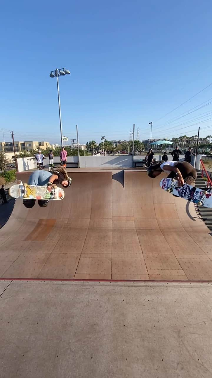 開心那のインスタグラム：「BFF👯‍♀️🎶🧸  @vans @vansskate @monsterarmy 📹 @kihanaogawa」