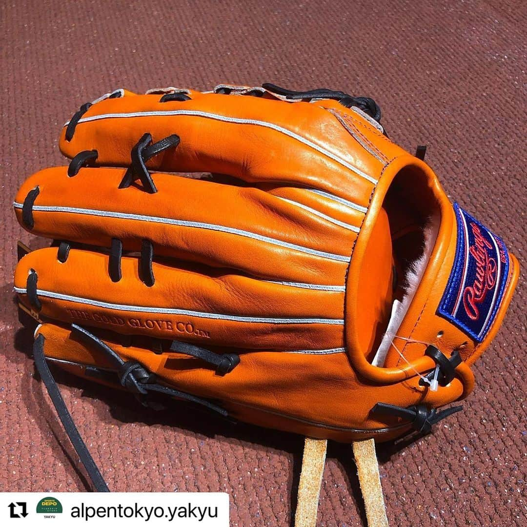 Rawlings Japanさんのインスタグラム写真 - (Rawlings JapanInstagram)「#Repost @alpentokyo.yakyu with @use.repost ・・・ 【ローリングス硬式グラブ⚾️】  革の味と香りにこだわったプレミアムレザーを使用したフィット感のあるグラブ✨  HOH® PREMIUMシリーズが入荷致しました✨  気になる方は店頭で是非チェックをお願いします👍  商品選びから様々な加工まで、  あらゆるご相談にお応えします。  ￣￣￣￣￣￣￣￣￣￣￣￣￣￣￣￣￣￣￣￣  📍スポーツデポフラッグシップストア新宿店 東京都新宿区新宿３丁目23-7 ユニカビル 「Alpen TOKYO」B2F 🕙 平日11:00-22:00 土日祝10:00-22:00  ￣￣￣￣￣￣￣￣￣￣￣￣￣￣￣￣￣￣￣￣ #AlpenTOKYO #Alpentokyo野球 #baseball#スポーツデポ #野球#ベースボール#野球グローブ#グローブ#硬式グラブ#軟式グラブ#グラブ型付け#湯もみ#野球道具#野球用品#野球好き#野球好きな人と繋がりたい#草野球#社会人野球#大学野球#野球部#プロ野球選手#野球ファン#グローブ手入れ#プロ野球#ローリングス#rawlings#rawlingsglove#HOH® PREMIUM @rawlings_japan_llc」7月29日 11時45分 - rawlings_japan_llc