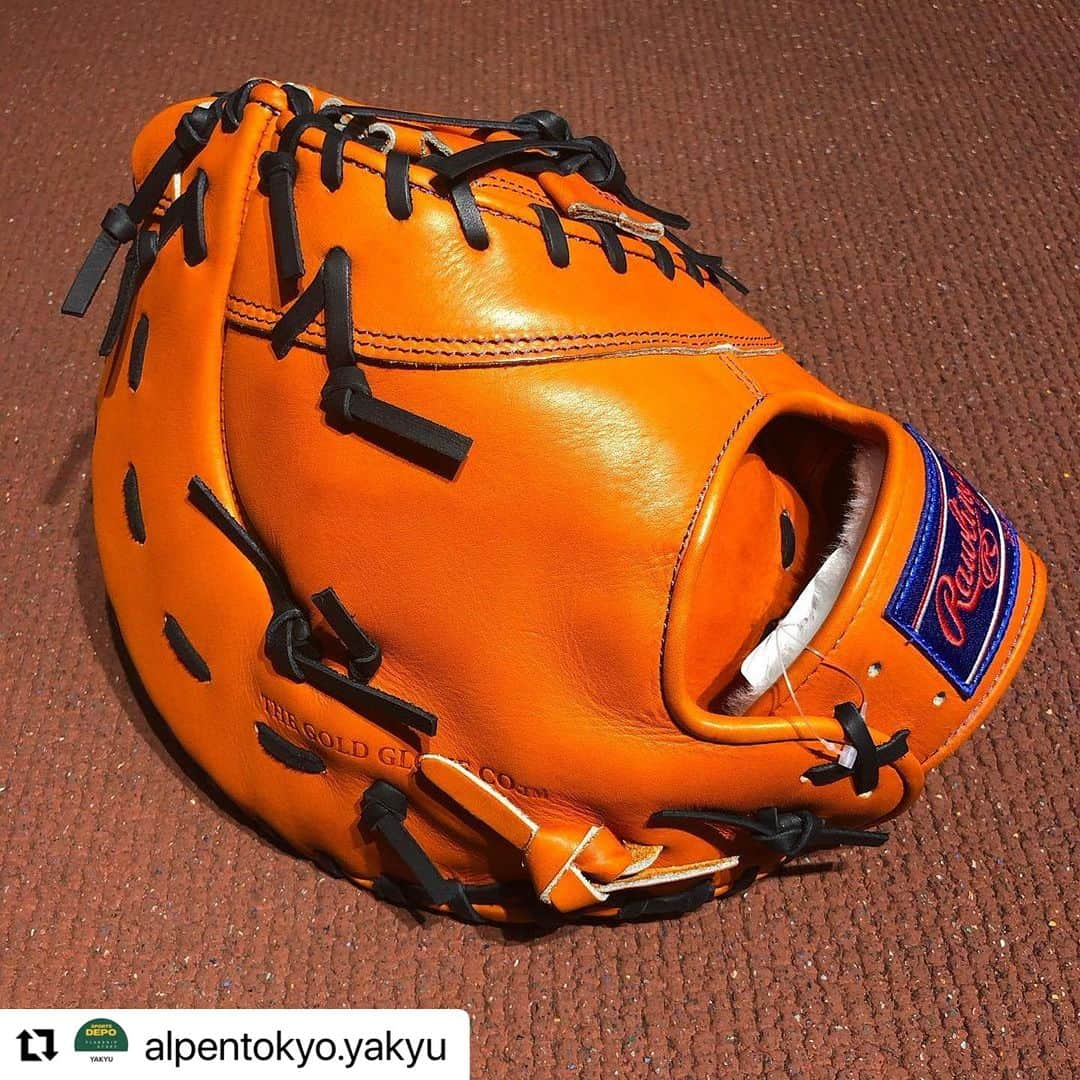 Rawlings Japanさんのインスタグラム写真 - (Rawlings JapanInstagram)「#Repost @alpentokyo.yakyu with @use.repost ・・・ 【ローリングス硬式グラブ⚾️】  革の味と香りにこだわったプレミアムレザーを使用したフィット感のあるグラブ✨  HOH® PREMIUMシリーズが入荷致しました✨  気になる方は店頭で是非チェックをお願いします👍  商品選びから様々な加工まで、  あらゆるご相談にお応えします。  ￣￣￣￣￣￣￣￣￣￣￣￣￣￣￣￣￣￣￣￣  📍スポーツデポフラッグシップストア新宿店 東京都新宿区新宿３丁目23-7 ユニカビル 「Alpen TOKYO」B2F 🕙 平日11:00-22:00 土日祝10:00-22:00  ￣￣￣￣￣￣￣￣￣￣￣￣￣￣￣￣￣￣￣￣ #AlpenTOKYO #Alpentokyo野球 #baseball#スポーツデポ #野球#ベースボール#野球グローブ#グローブ#硬式グラブ#軟式グラブ#グラブ型付け#湯もみ#野球道具#野球用品#野球好き#野球好きな人と繋がりたい#草野球#社会人野球#大学野球#野球部#プロ野球選手#野球ファン#グローブ手入れ#プロ野球#ローリングス#rawlings#rawlingsglove#HOH® PREMIUM @rawlings_japan_llc」7月29日 11時45分 - rawlings_japan_llc