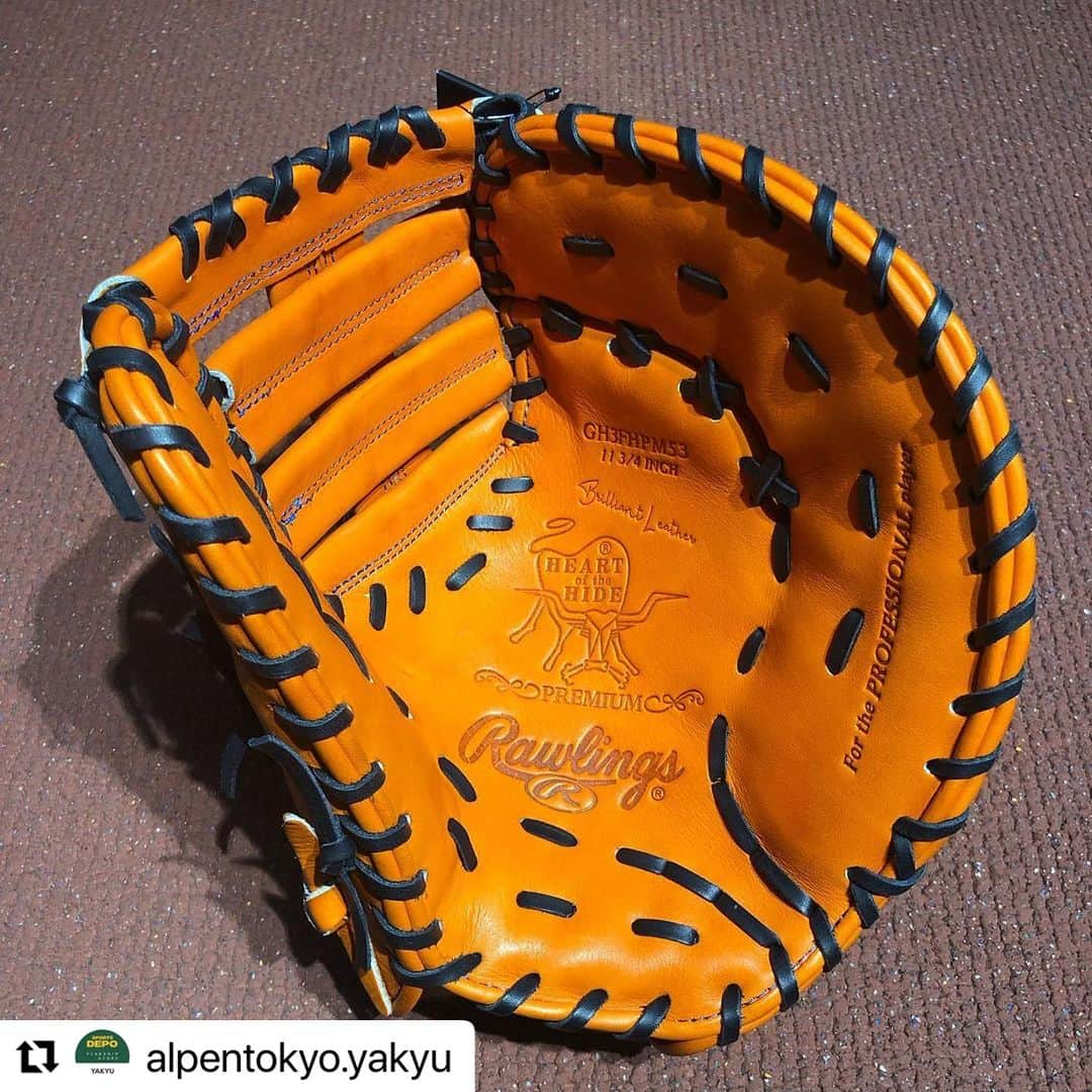 Rawlings Japanさんのインスタグラム写真 - (Rawlings JapanInstagram)「#Repost @alpentokyo.yakyu with @use.repost ・・・ 【ローリングス硬式グラブ⚾️】  革の味と香りにこだわったプレミアムレザーを使用したフィット感のあるグラブ✨  HOH® PREMIUMシリーズが入荷致しました✨  気になる方は店頭で是非チェックをお願いします👍  商品選びから様々な加工まで、  あらゆるご相談にお応えします。  ￣￣￣￣￣￣￣￣￣￣￣￣￣￣￣￣￣￣￣￣  📍スポーツデポフラッグシップストア新宿店 東京都新宿区新宿３丁目23-7 ユニカビル 「Alpen TOKYO」B2F 🕙 平日11:00-22:00 土日祝10:00-22:00  ￣￣￣￣￣￣￣￣￣￣￣￣￣￣￣￣￣￣￣￣ #AlpenTOKYO #Alpentokyo野球 #baseball#スポーツデポ #野球#ベースボール#野球グローブ#グローブ#硬式グラブ#軟式グラブ#グラブ型付け#湯もみ#野球道具#野球用品#野球好き#野球好きな人と繋がりたい#草野球#社会人野球#大学野球#野球部#プロ野球選手#野球ファン#グローブ手入れ#プロ野球#ローリングス#rawlings#rawlingsglove#HOH® PREMIUM @rawlings_japan_llc」7月29日 11時45分 - rawlings_japan_llc