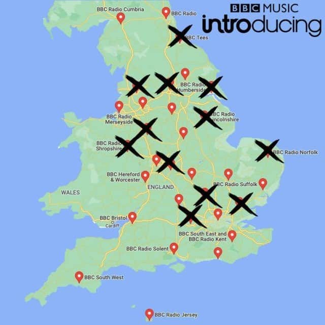 ナイル・ロジャースのインスタグラム：「Over the last few weeks, while large parts of BBC Local Radio have been on strike, it’s become clear the extent of these cuts – particularly around music.  @BBCintroducing is a network of 32 local programmes that support unsigned, undiscovered and under-the-radar music from each area in Britain. Its impact on the music scene since 2007 has been enormous - not only breaking the biggest names in the music industry, but shining the spotlight on the incredible local scenes and those brilliant artists that would never want a #1 record. A true outlet to shine a positive light on some of our most creative talent.  While the @BBC reprioritise money for online and to create a new team of investigative journalists, local music scenes are to lose out. Opportunities for up-and-coming musicians will be scaled back to just two hours a week in regional shows taking in multiple counties across large parts of the UK. The hours are to be stripped right back and most of the current presenters have had to reapply for their jobs - with many of these people who live and breathe their local scene not being offered anything in the restructuring.  The true extent of the restructuring process can be seen on the map here: https://freshonthenet.co.uk/brokenback/  @NileRodgers and @Merck_Mercuriadis said, “we have had the privilege of traveling the world which gives us an incredible perspective to how amazing BBC Radio is to the success of music throughout the world.. Its mandate is to play new music and new artists so you’re always going to hear ‘what’s next’ before anyone else gets to.. Not only British artists but global artists too and for many years the first port of call for today’s superstars has been BBC Introducing.. It’s an essential part of turning today's wannabes into the culturally important phenomenons of tomorrow.”」