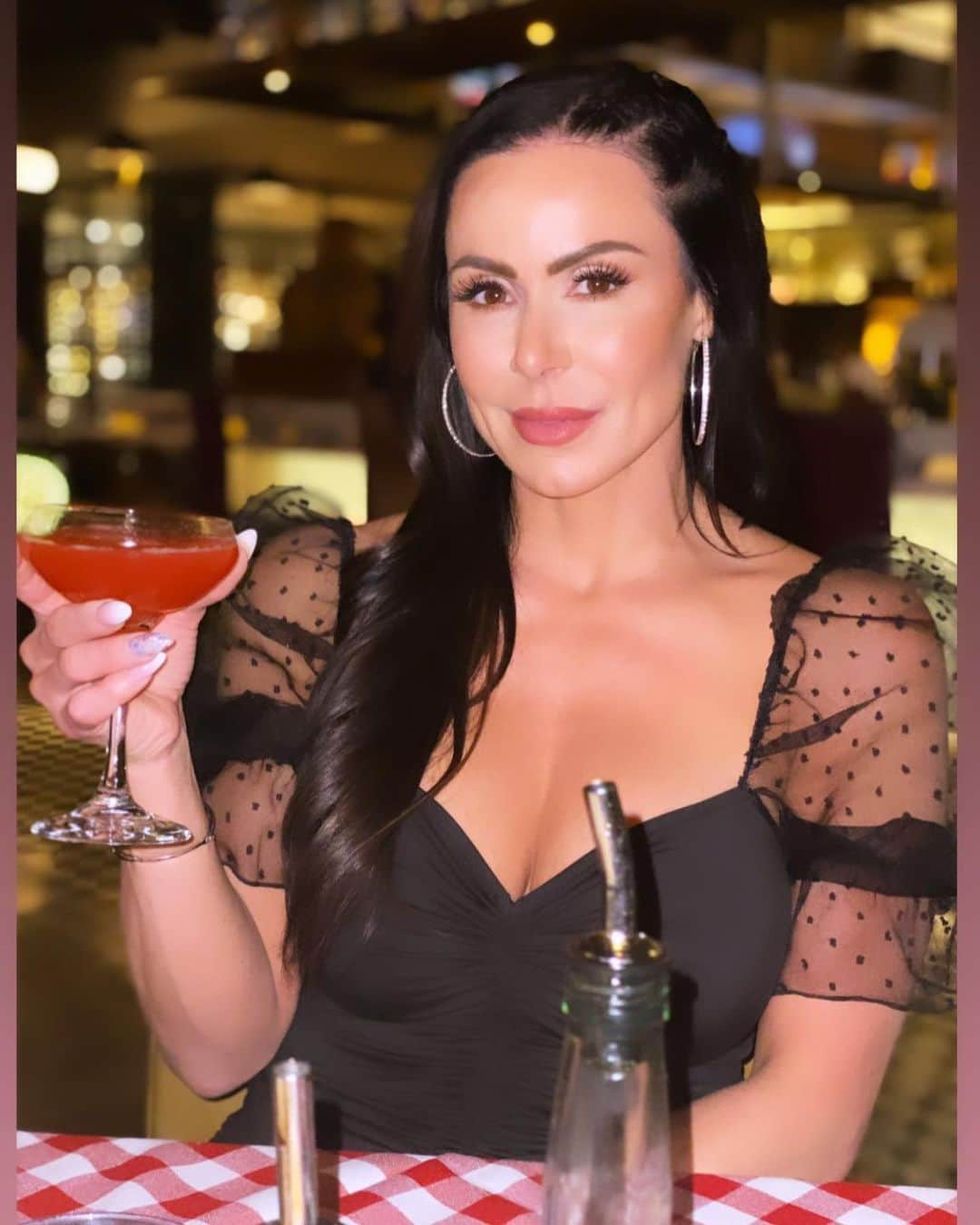 Kendra Lustさんのインスタグラム写真 - (Kendra LustInstagram)「Cheers its #friday 🙌🏻 #tgif #cheers #weekendvibes」7月29日 3時14分 - kendralust