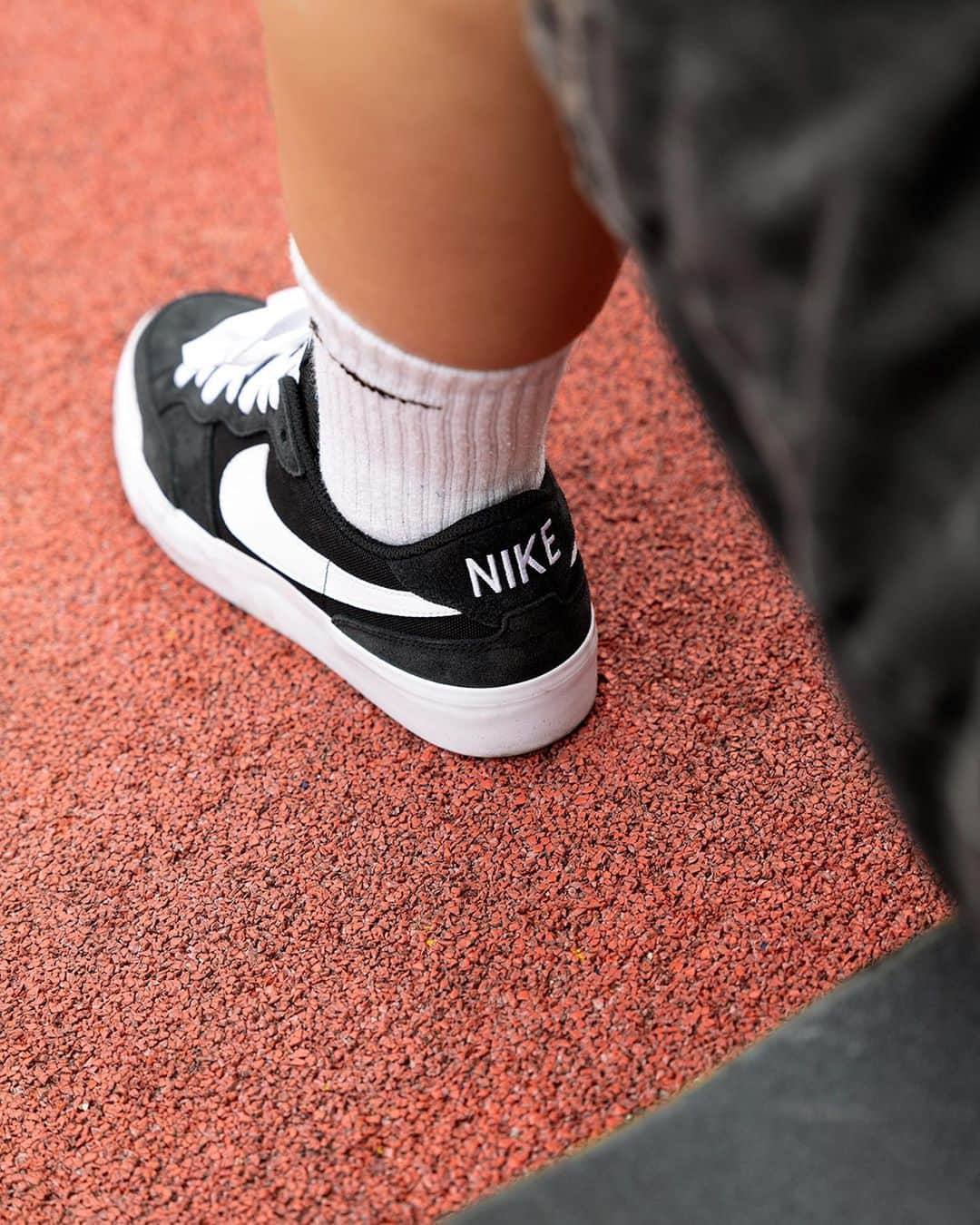 Nike Skateboardingさんのインスタグラム写真 - (Nike SkateboardingInstagram)「Vulcanized construction for grip and flexibility straight out the box. This is the Pogo Plus. Available now at nike.com and select skate shops globally. Find your pair through the link in our bio.」7月29日 3時09分 - nikesb