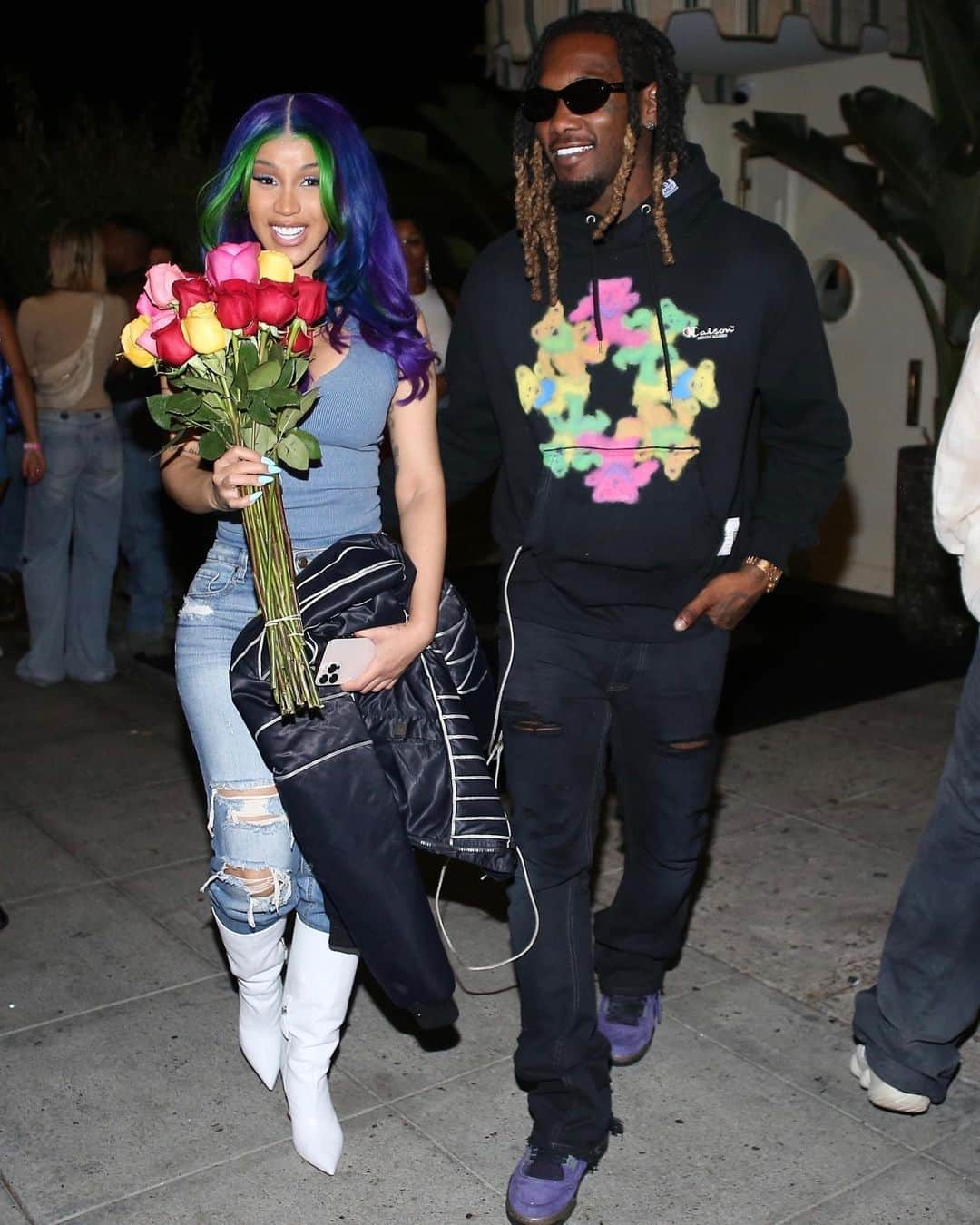 Just Jaredさんのインスタグラム写真 - (Just JaredInstagram)「Offset picks up a bouquet of flowers for wife Cardi B as they step out to celebrate their new collab "Jealousy." #CardiB #Offset Photos: Backgrid」7月29日 3時29分 - justjared