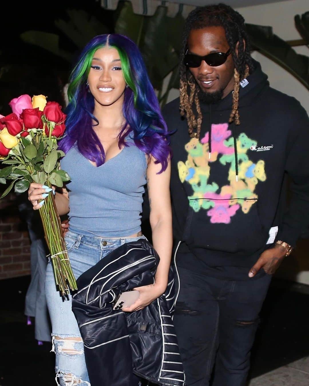Just Jaredさんのインスタグラム写真 - (Just JaredInstagram)「Offset picks up a bouquet of flowers for wife Cardi B as they step out to celebrate their new collab "Jealousy." #CardiB #Offset Photos: Backgrid」7月29日 3時29分 - justjared