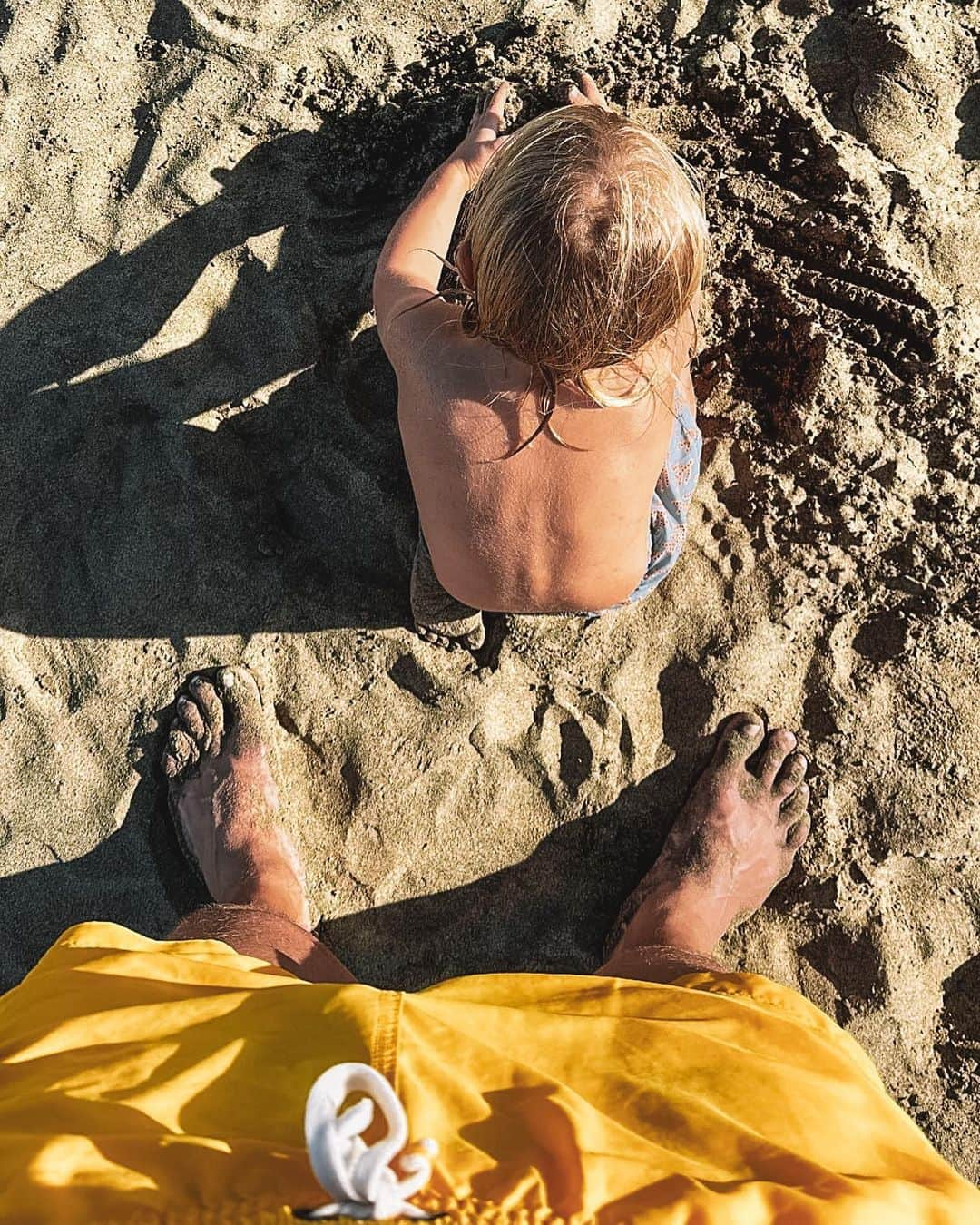 イバイ・ゴメスさんのインスタグラム写真 - (イバイ・ゴメスInstagram)「🏖️❤️🧠  • La combinación perfecta • Apurando los días ☀️」7月29日 3時45分 - ibaigomez