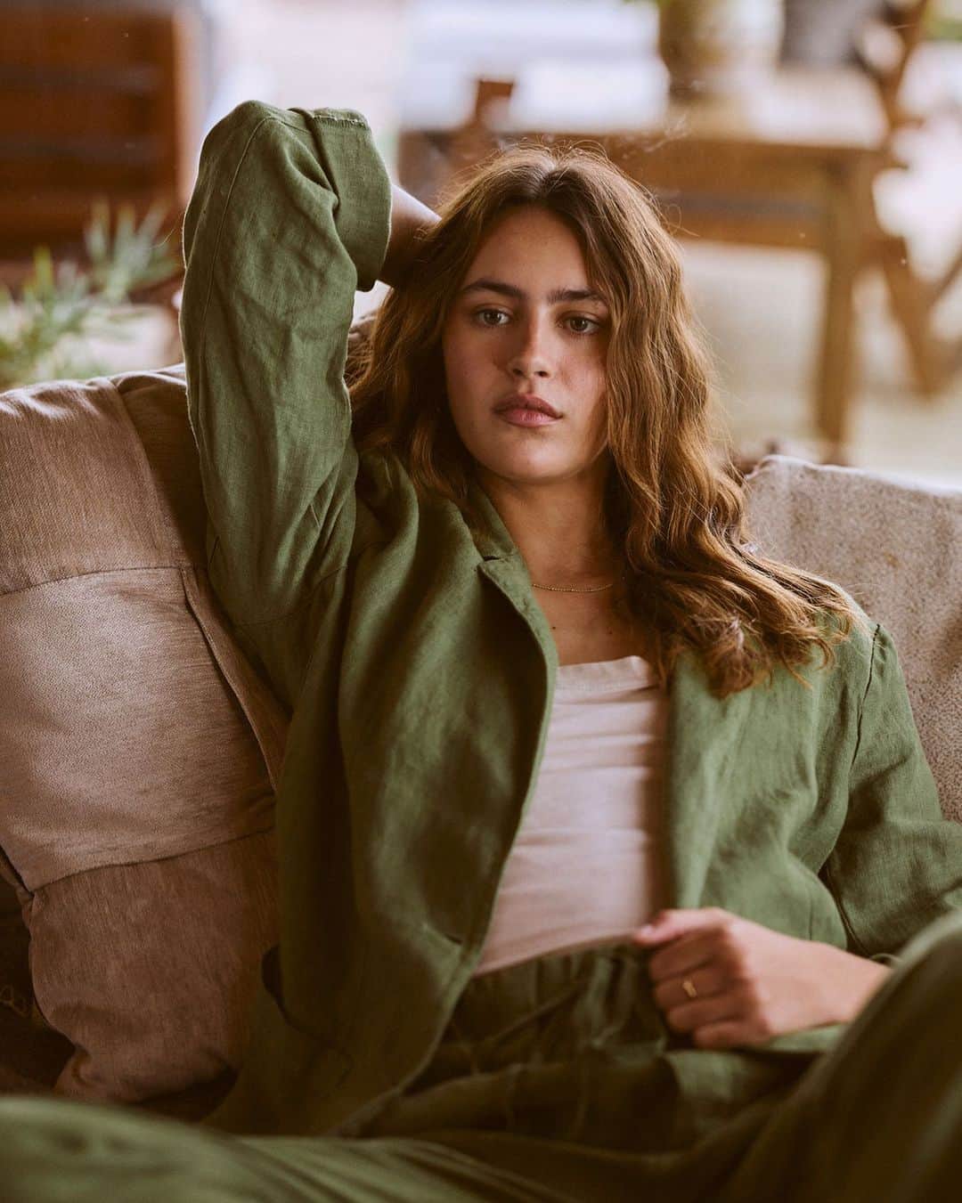 グラハム&スペンサーのインスタグラム：「Laid back and relaxed in the Cassie Linen Blazer」