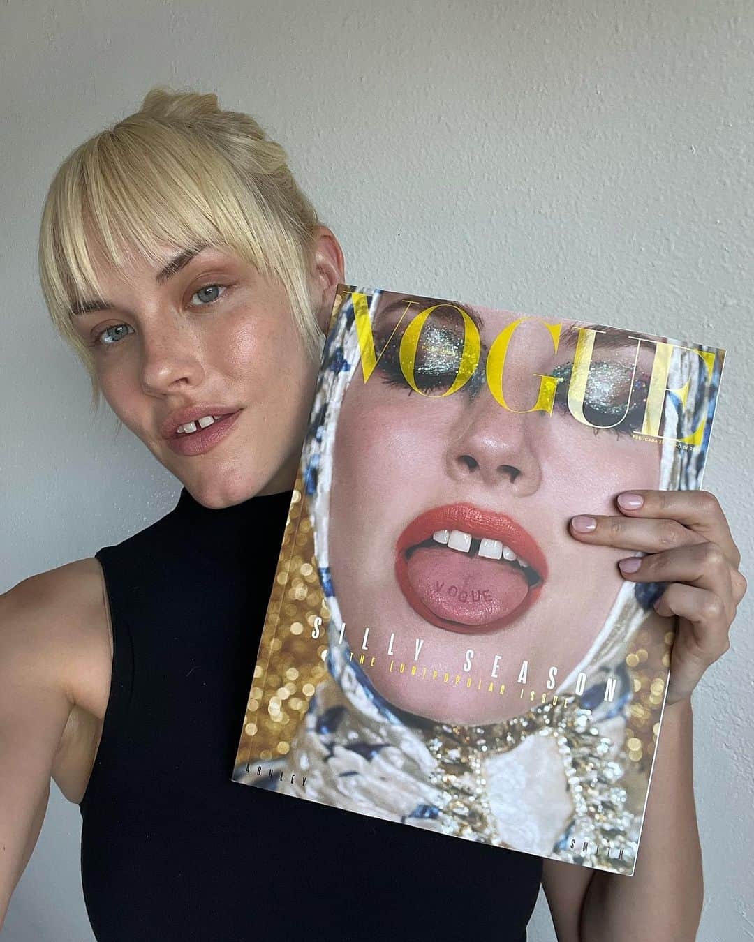 Ashley Smithさんのインスタグラム写真 - (Ashley SmithInstagram)「Suns out ☀️tongues out 👅 Posing with my very first VOGUE cover shot by @jamienelson6  For @vogueportugal ✨  Make up @lilly_keys  Hair @elsahair  Styling @jamesrosenthal」7月29日 3時57分 - therealashsmith