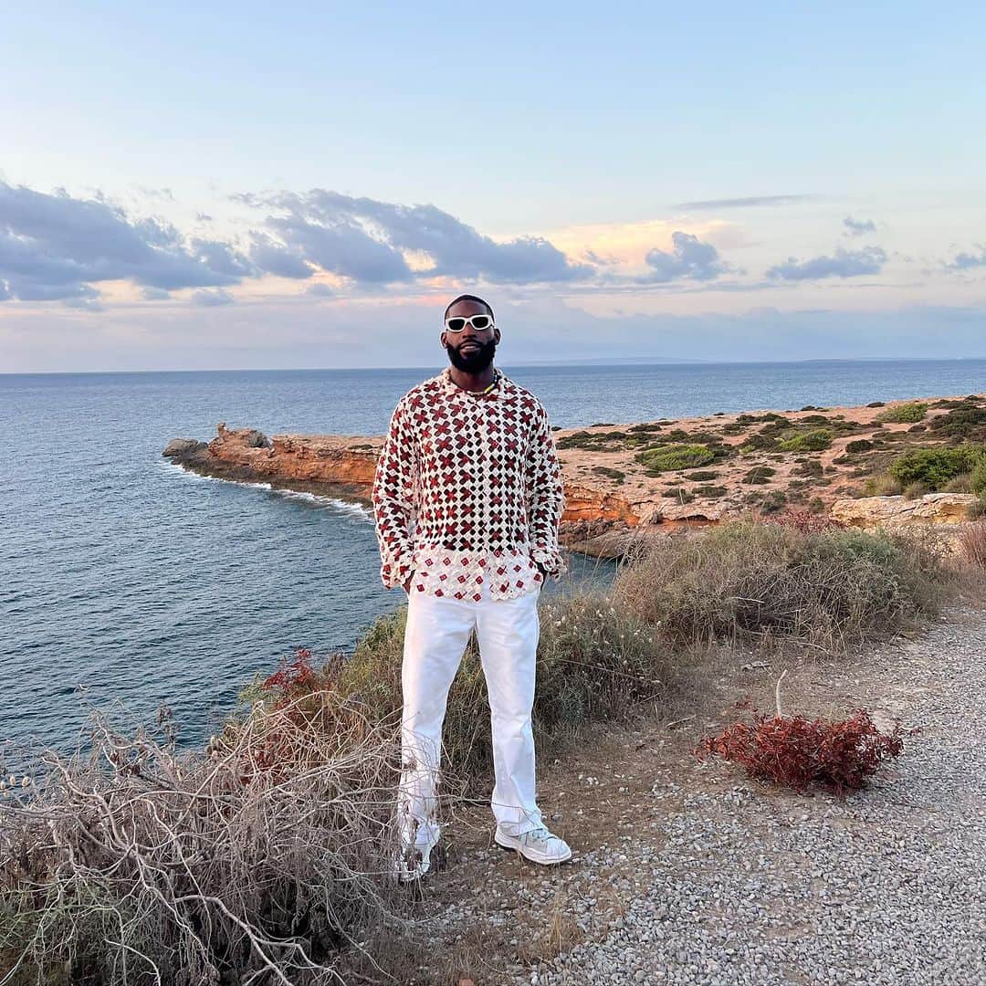 タイニー・テンパーのインスタグラム：「Ibizaaa 🛥️」