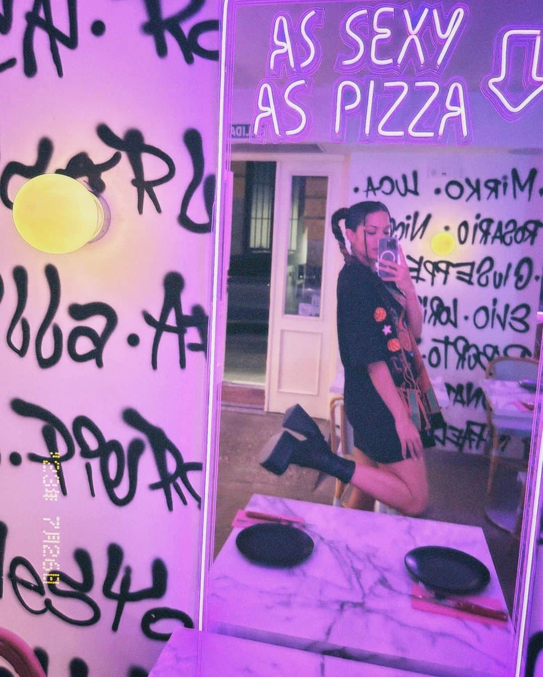 Alessandra Sironiのインスタグラム：「🍕💜💋🫧🍟🪲🪭🌞🐙🐧🩷」