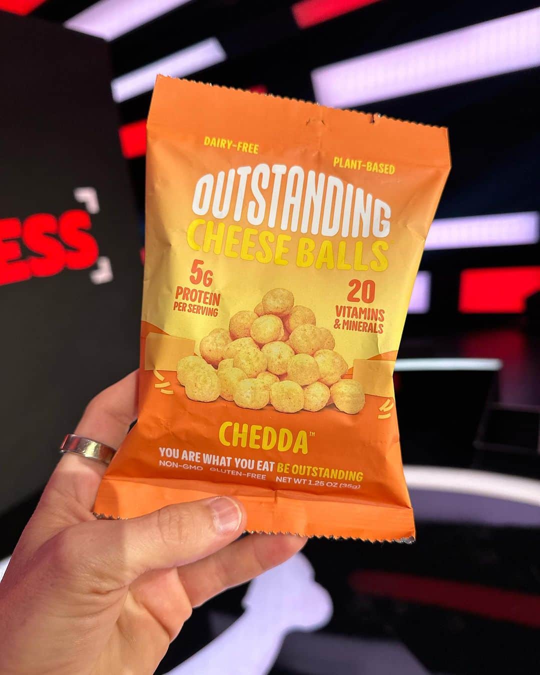 ロブ・ディアデックのインスタグラム：「Ridiculously Outstanding! For real these are the best tasting cheeseballs ever made. Forget the fact that it’s plant based, dairy free and packed with vitamins. They are just soooo goooodd.   @dyrdekmachine @outstandingfoods  #manufacturingamazing」