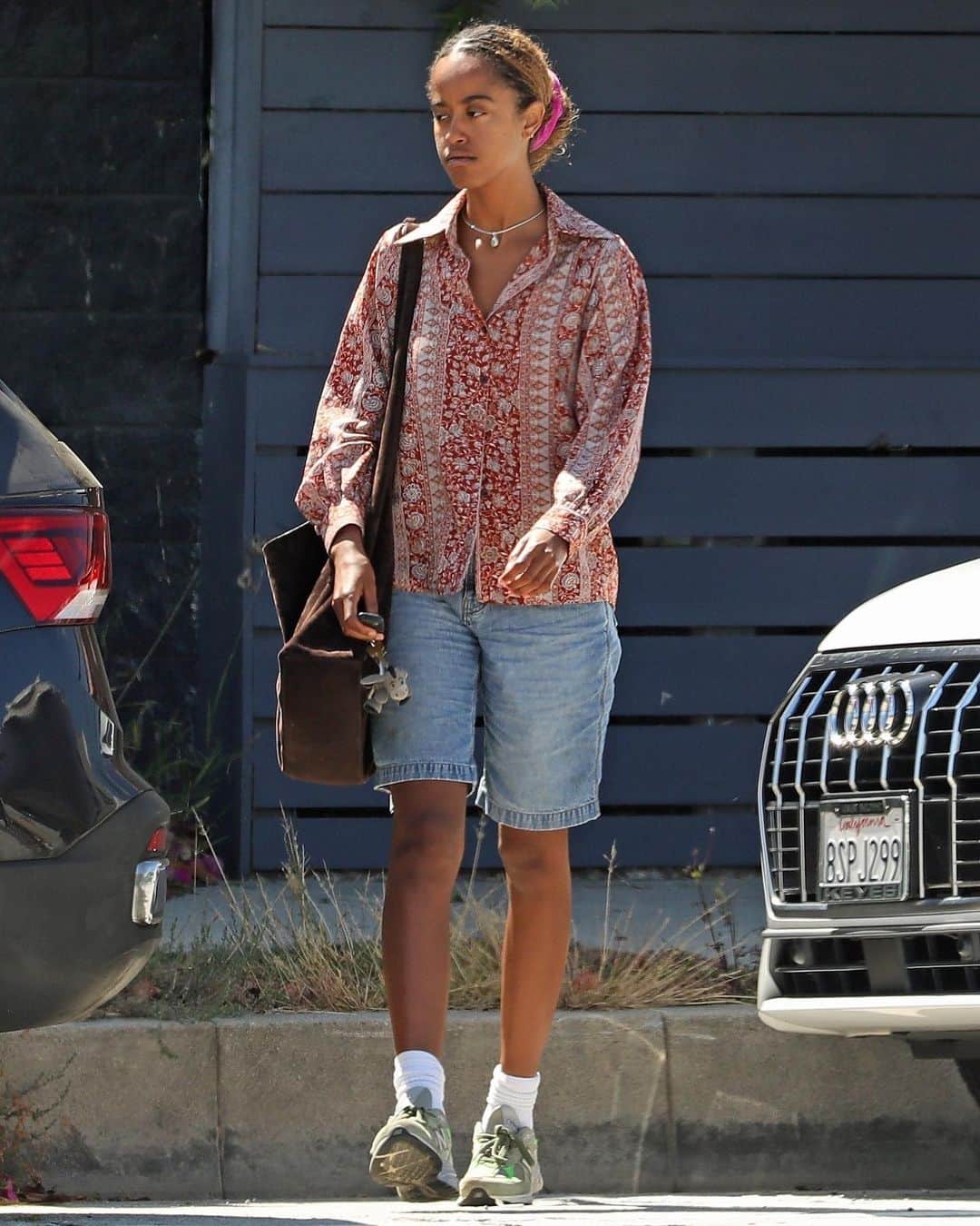 Just Jaredさんのインスタグラム写真 - (Just JaredInstagram)「Malia Obama stops by a local Whole Foods to pick up a few groceries in a rare outing. #MaliaObama Photos: Backgrid」7月29日 4時25分 - justjared