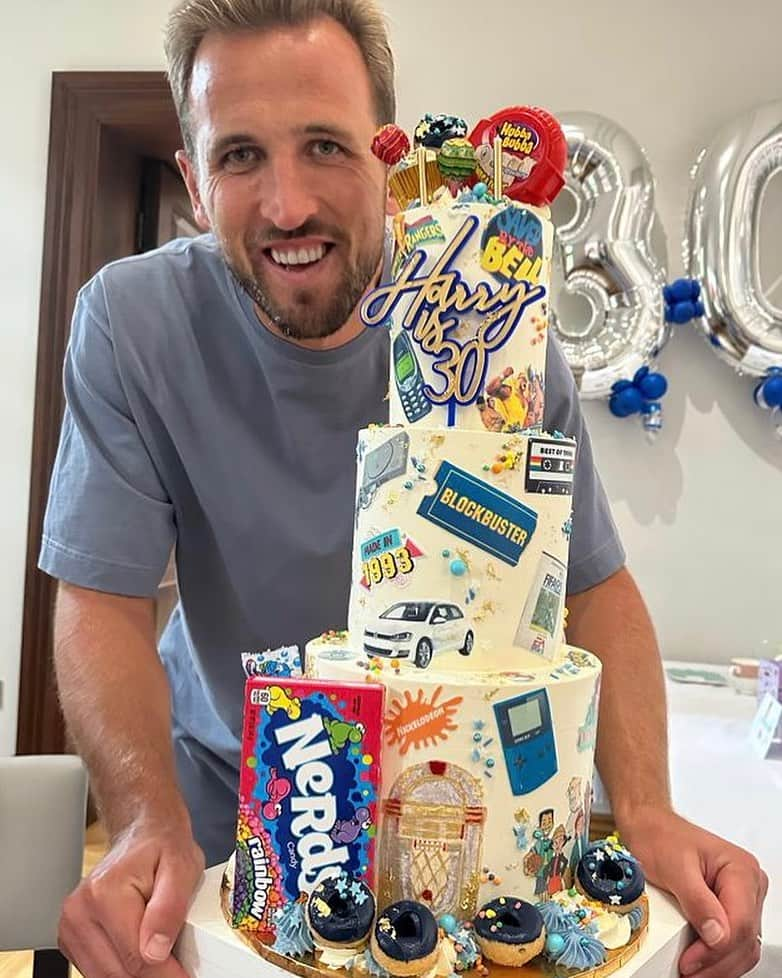 ハリー・ケインさんのインスタグラム写真 - (ハリー・ケインInstagram)「Thanks for all the birthday messages! Great day with family and friends 🎉」7月29日 4時52分 - harrykane