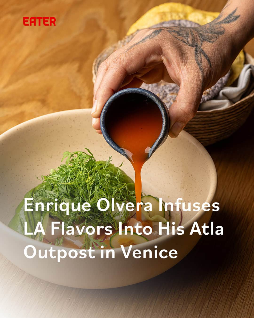 Eater LAのインスタグラム：「After months of anticipation, chef Enrique Olvera and Casamata Hospitality Group will open the first West Coast location of Atla (@eatatla) on Wednesday, August 2 in Venice. Atla, which made its debut in Manhattan in 2017, is a word that bonds the elements of fire and water.  The Los Angeles menu will feature Atla hits like quesadillas with epazote, beef barbacoa tacos, and chicken soup, but lean into the abundance of local, seasonal produce, and highlight Olvera’s affection for LA’s Mexican influence. “It’s the most Mexican of American cities, which also makes it feel familiar,” says Olvera of LA.  Click on the link in bio to read the full story by Bill Esparza (@streetgourmetla).  📸: @wonhophoto」