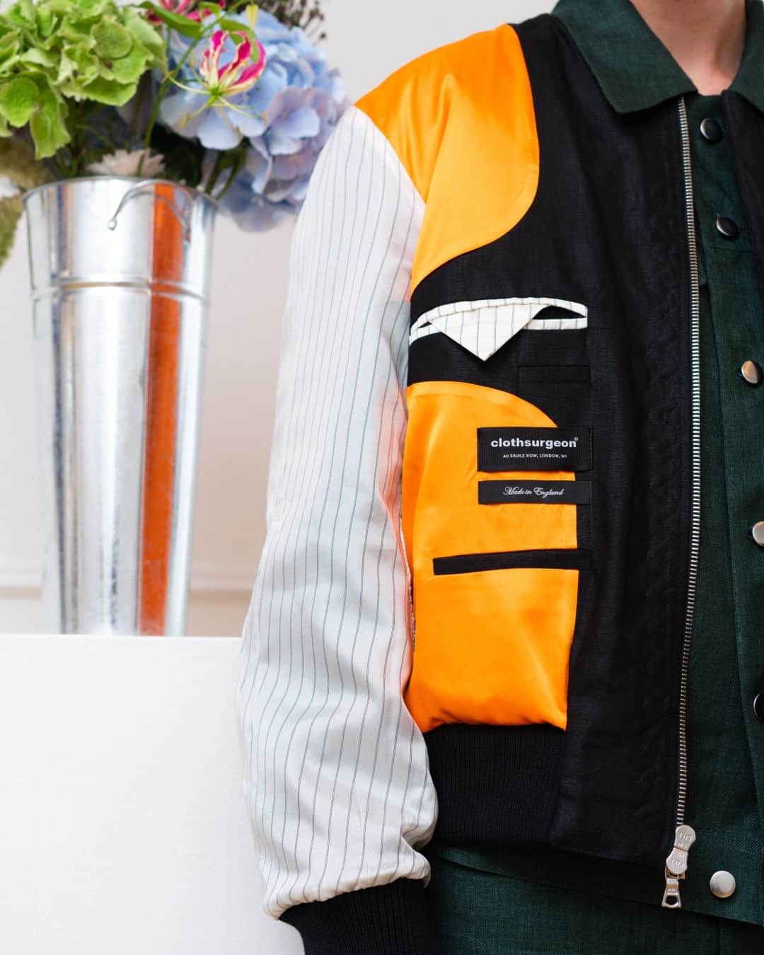 クロスサージョンさんのインスタグラム写真 - (クロスサージョンInstagram)「FLOWERS DON’T TELL, THEY SHOW  The new summer collection from Creative Director Rav Matharu, is a continuation of a luxury craftsmanship approach to what may be called streetwear, more so a contemporary wardrobe for the modern man.  Available in-store at 40 Savile Row, London England.  #clothsurgeon #savilerow #bespoke」7月29日 5時11分 - clothsurgeon