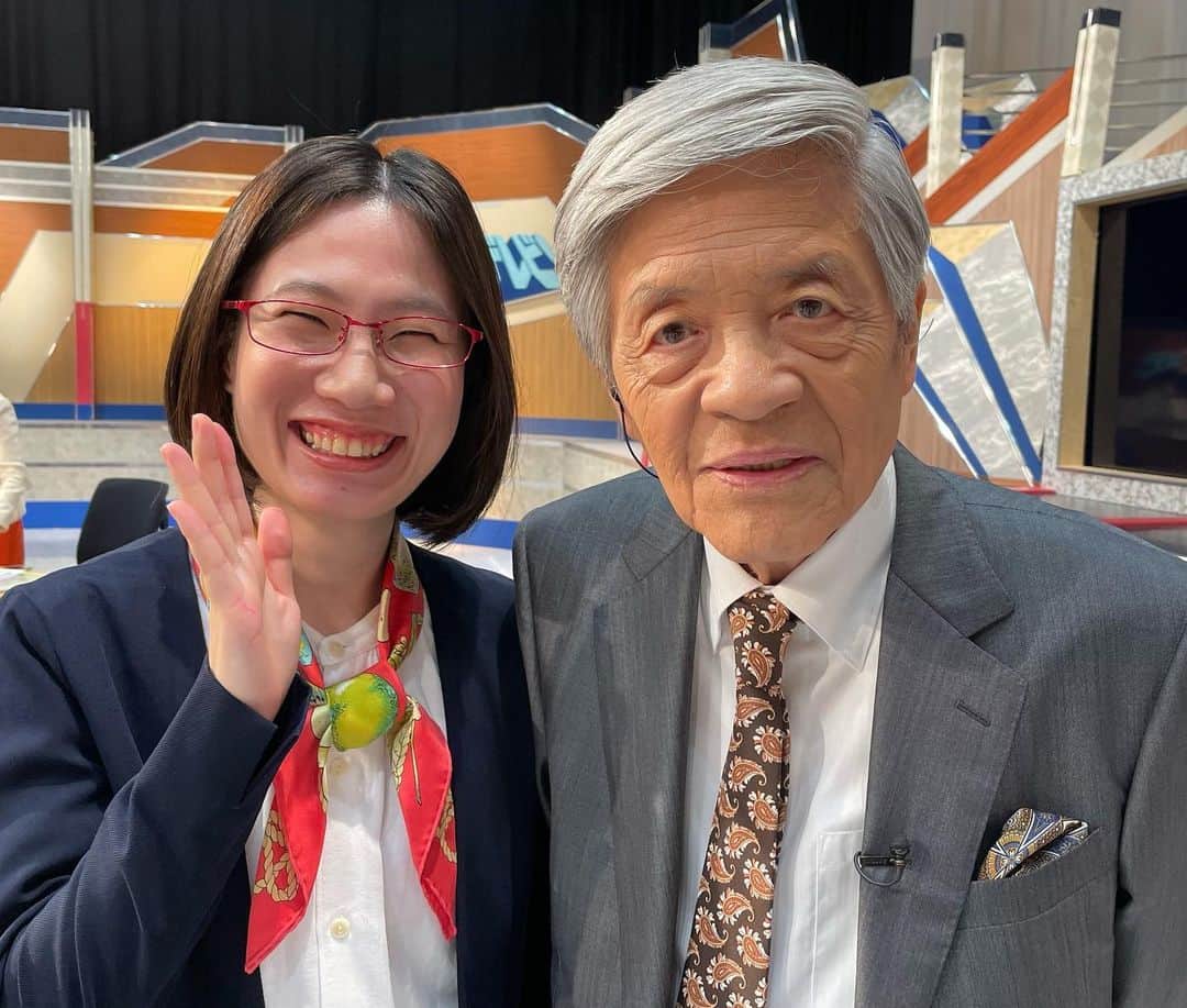たかまつななのインスタグラム：「朝まで生テレビ、終了しました！！  少子化対策に必要なのは、こどもの権利ではないか。 こどもの数を増やすことが絶対的な正義ではなく、こどもの幸せを考え、それが結果的に親の働き方などが是正され、こどもが産み育てやすい社会になり、結果として少子化が改善されるのではないか。  こどもの権利の目線での少子化対策って何？朝生の少子化対策の論戦の感想戦を、なんと元明石市長の泉さんとさせてもらいました。ぜひご覧ください！  https://youtu.be/w-i9gTFanSU　  #朝生」