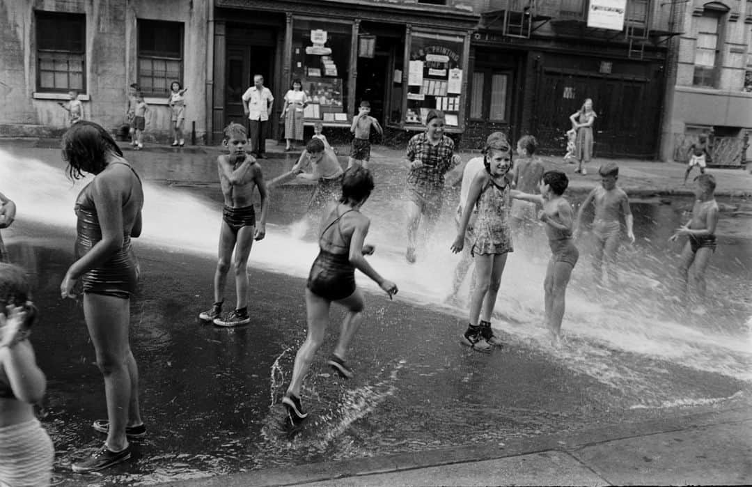 lifeのインスタグラム：「I think it's safe to say that we are all melting during this current heat wave 🥵  Click the link in bio to see how New Yorkers beat the heat in the sizzling summer of '53!   (📷 Peter Stackpole/LIFE Picture Collection)   #LIFEMagazine #LIFEArchive #HeatWave #Summer #Sizzling #1950s #NewYork」