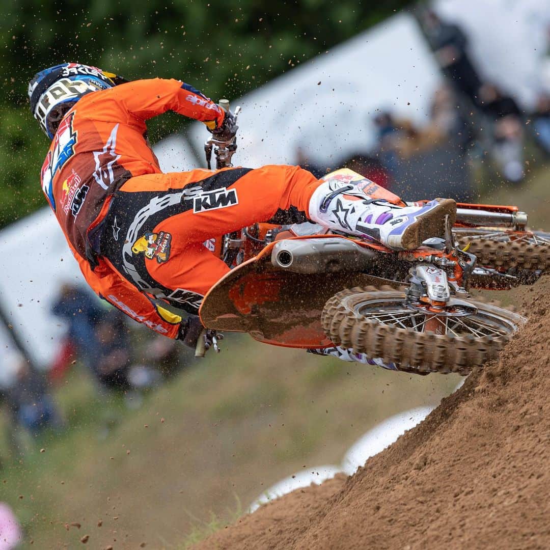 Racer X Onlineさんのインスタグラム写真 - (Racer X OnlineInstagram)「It’s been just over a month since Jeffrey Herlings fractured the C5 vertebrae in his neck at  Germany. But after being cleared to race, the Dutchman, will return this weekend for the MXGP of Finland 🇫🇮 @mxgp #MXGP」7月29日 5時47分 - racerxonline