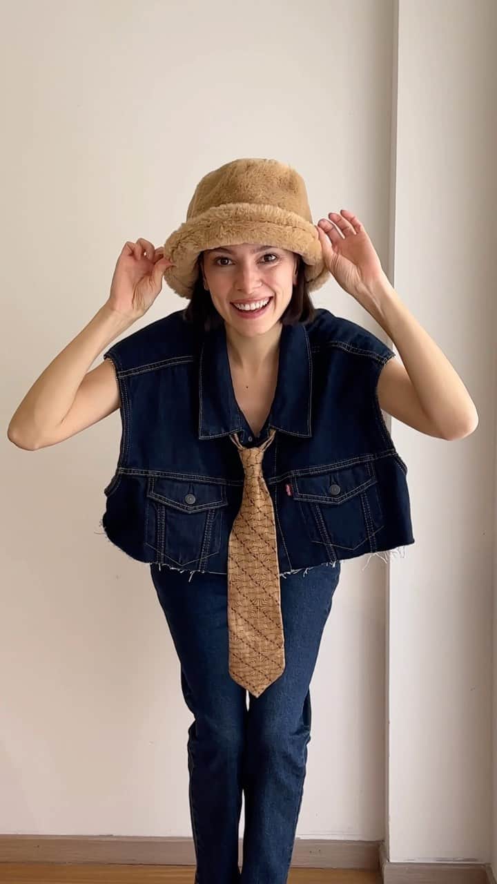 Levi’sのインスタグラム：「Jugando a lookearse con @paprykaok 👖✨  ...  Playing dress-up with @paprykaok 👖✨ #fashionhack」