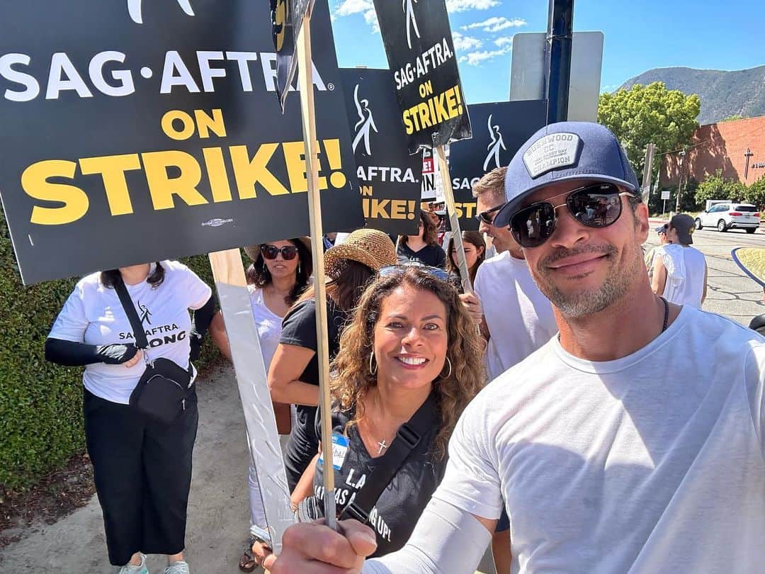 マット・セデーニョさんのインスタグラム写真 - (マット・セデーニョInstagram)「Out here with queridos amigos contributing some support for the cause ✊🏽 #sagaftrastrong」7月29日 6時17分 - mattcedeno