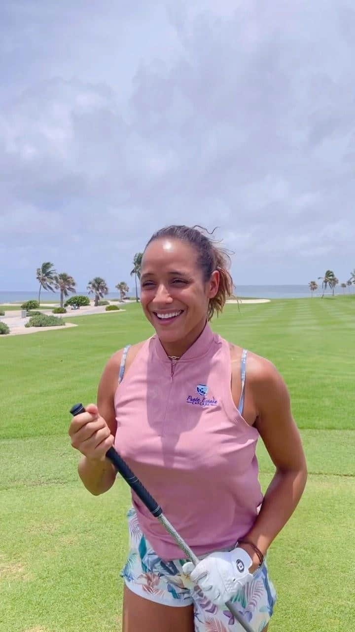 ダニア・ラミレスのインスタグラム：「Do you think @bevland22 and I are ready to challenge @joey.coldcuts @bobdoessports @brilliantlydumb and #fatperez ?? I think we are! ⛳️」