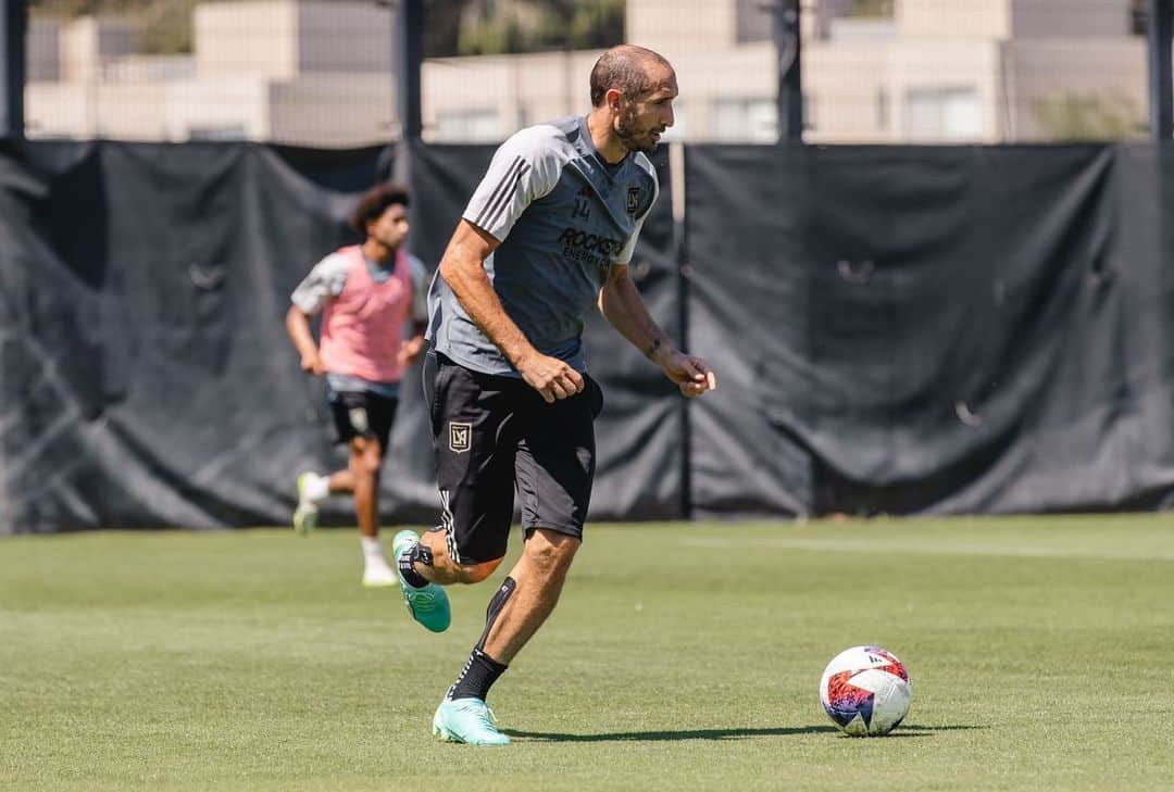 ジョルジョ・キエッリーニさんのインスタグラム写真 - (ジョルジョ・キエッリーニInstagram)「A great way to start the weekend! 😃  #Training #LAFC」7月30日 0時05分 - giorgiochiellini