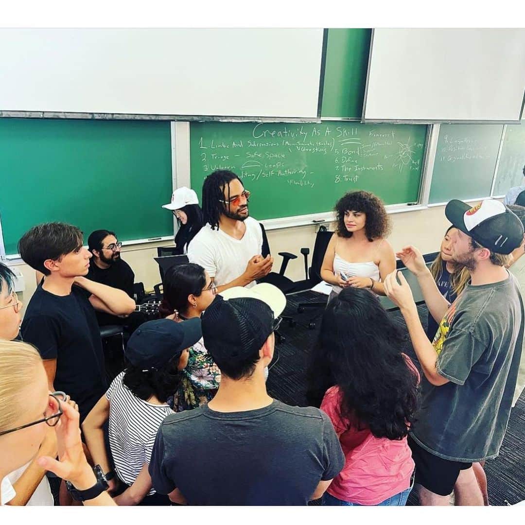 Maejorさんのインスタグラム写真 - (MaejorInstagram)「Was fun guest teaching with @fernandogaribay at a University! Thank u broskii for the experience and excited to do more! ♡ my favorite part was a few students saying that was the BEST DAY OF THEIR LIFE WOW」7月29日 6時27分 - maejor