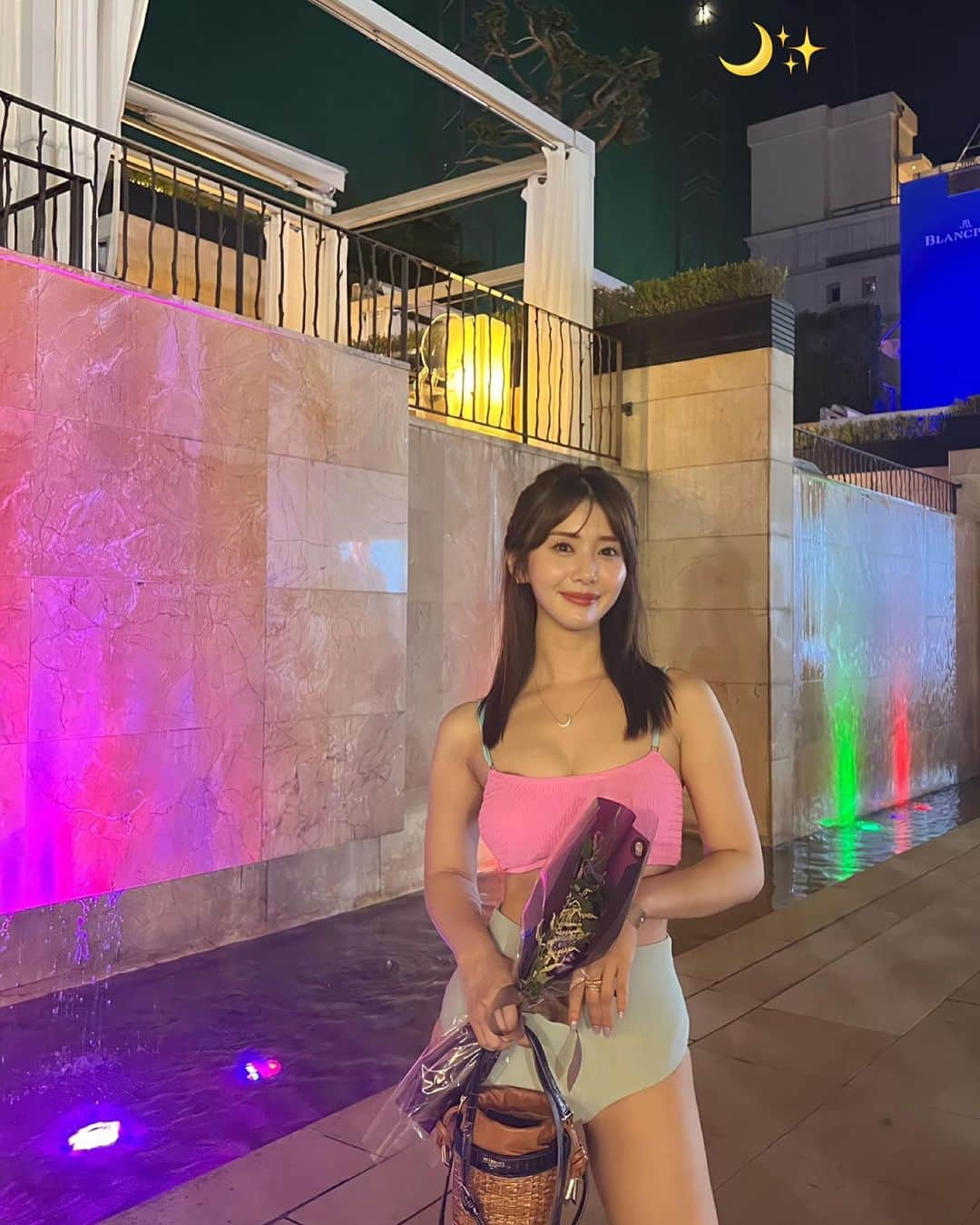 一木美里さんのインスタグラム写真 - (一木美里Instagram)「Feel like resort mood🇰🇷Can I stay here for the whole summer🥰?  夏の間ずっとここにいたい🥹素敵なカバナのあるプールは @banyantree_seoul ✔︎NAVERかお電話でカバナの予約ができるそうです📱  #banyantreeseoul#seoulhotel#ソウルホテル#韓国旅行#韓国ホテル#invited」7月29日 6時32分 - misato_ichiki