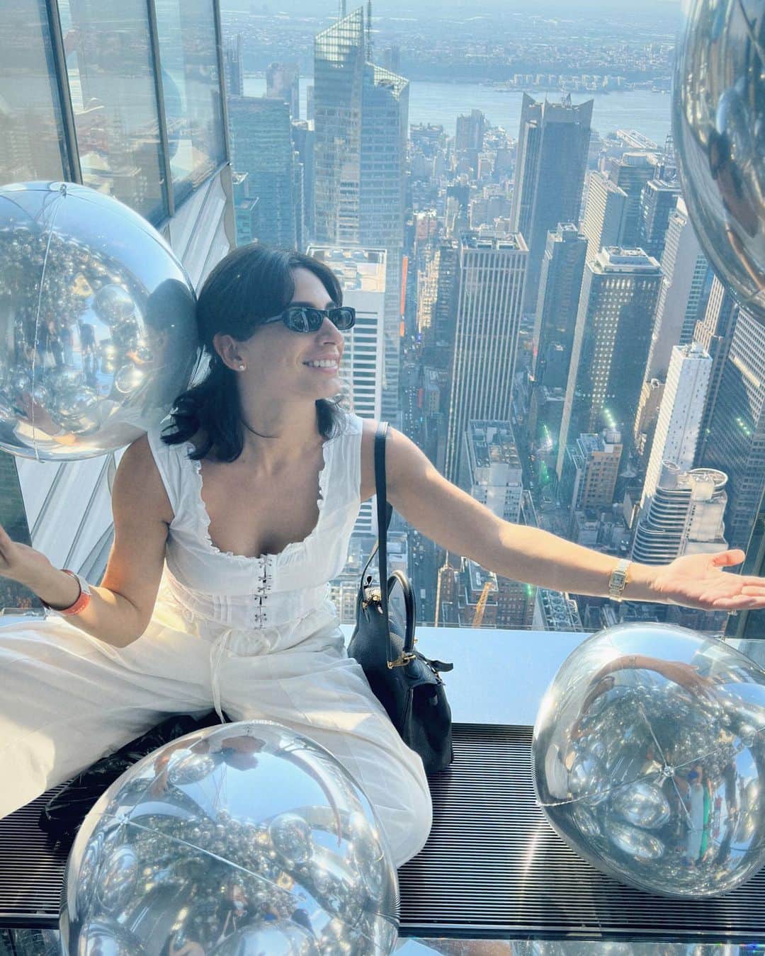 Ana Brenda Contrerasのインスタグラム：「🏙️🪩」