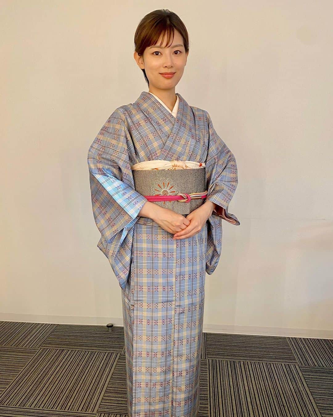 のインスタグラム：「この前の収録では、 水色の夏っぽい着物を 着せていただきました🎐 柄も可愛いです！ （2枚目参照）  今夜の『偉人・敗北からの教訓』の 放送はお休みです🙏 次回は来週、柴田勝家が登場します。 ぜひご覧ください✨」