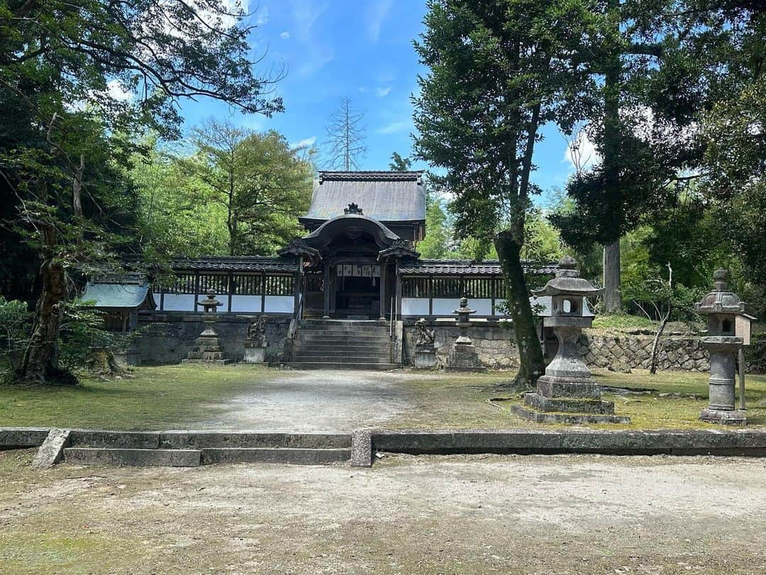 Atsukoさんのインスタグラム写真 - (AtsukoInstagram)「・ 亀岡　走田神社へお参り ・ ・ その後に立ち寄った「丹波亀吾郎」さんで、「かめやき(あん梅)」を食べる。  焼きたてアツアツで、皮は薄めのパリパリ。中のつぶあんの甘さと一粒の梅干しの酸っぱさが良い塩梅でした😁 ・ ・ ＊ #kyoto #kameoka」7月29日 12時00分 - atsuko12