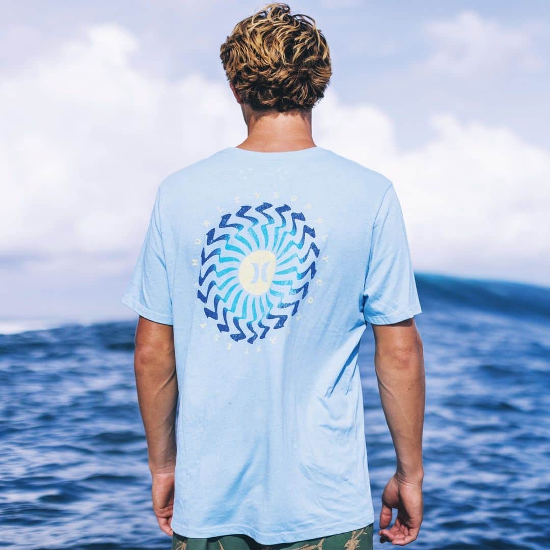 hurleyのインスタグラム：「Our kind of summertime blues. Shop new tees at the link in bio 🌀」
