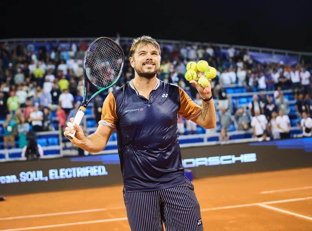 スタニスラス・ワウリンカさんのインスタグラム写真 - (スタニスラス・ワウリンカInstagram)「Umag by night 🌒🙋🏻‍♂️🎾💥🎶🙏🏻🇭🇷🫶🏻 #match #atmosphere #appreciate #love #hardwork #trusttheprocess」7月29日 7時40分 - stanwawrinka85