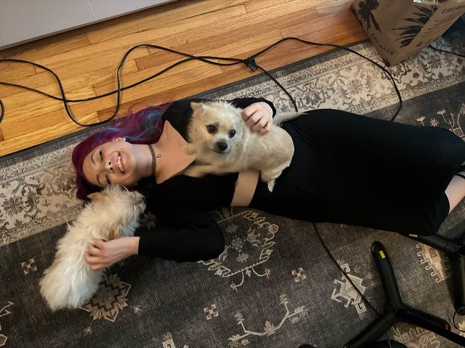 HEY VIOLETさんのインスタグラム写真 - (HEY VIOLETInstagram)「5 minute break from vocal recording🥰」7月29日 7時43分 - heyviolet