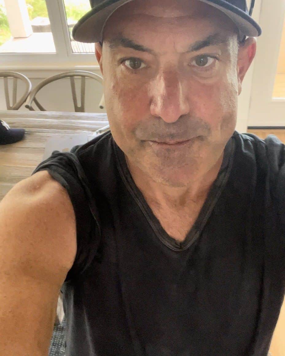 リック・ホフマンのインスタグラム：「To good health!! For everyone!! #health」