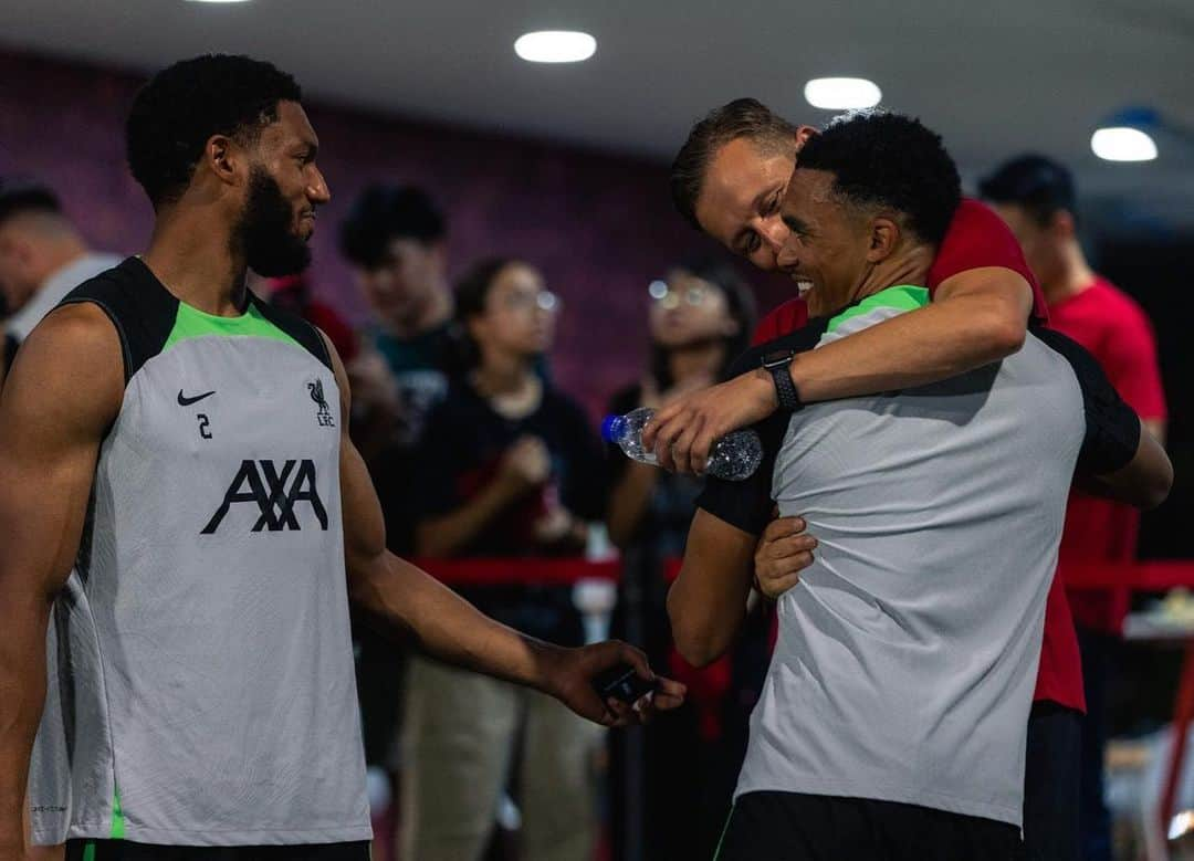 ルーカス・レイヴァさんのインスタグラム写真 - (ルーカス・レイヴァInstagram)「It feels like I never been away. Thanks for inviting me LFC ❤️❤️ #lfcpreseason #legendsgroup」7月29日 8時02分 - leivalucas