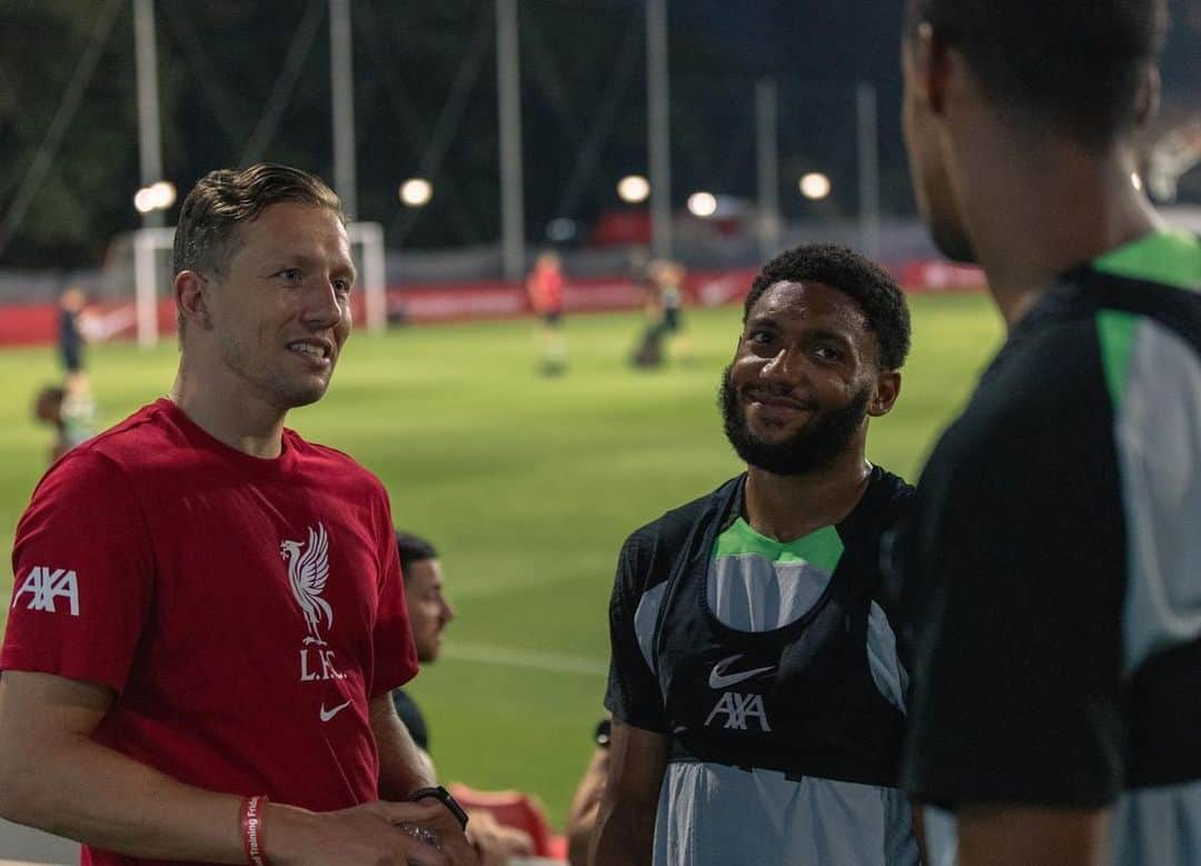 ルーカス・レイヴァさんのインスタグラム写真 - (ルーカス・レイヴァInstagram)「It feels like I never been away. Thanks for inviting me LFC ❤️❤️ #lfcpreseason #legendsgroup」7月29日 8時02分 - leivalucas