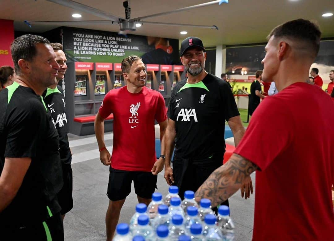 ルーカス・レイヴァさんのインスタグラム写真 - (ルーカス・レイヴァInstagram)「It feels like I never been away. Thanks for inviting me LFC ❤️❤️ #lfcpreseason #legendsgroup」7月29日 8時02分 - leivalucas