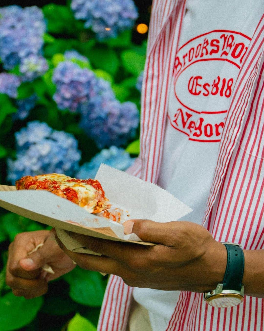 ブルックスブラザーズさんのインスタグラム写真 - (ブルックスブラザーズInstagram)「The Friday Shirt: Pairs well with tees and cheat days.」7月29日 8時03分 - brooksbrothers