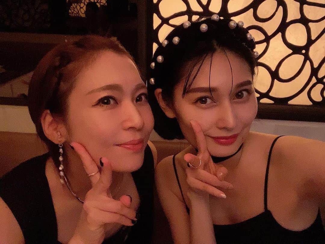 佐藤乃莉のインスタグラム：「レイちゃんの美しさは💐✨ 大きな魅力的な目だけじゃなくて うちから溢れる知識や探究心、 感性そしてつねに忘れない向上心✨から出来上がってる。  #smile #friends #beauty」