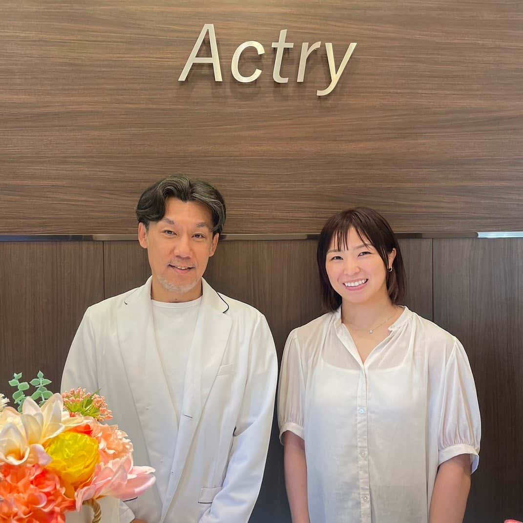 川井友香子のインスタグラム：「. 先日、@actry_kachidokiさんでレーザートーニングを受けてきました☺️🎀  シミ・肝斑・色素沈着・毛穴に効果的で、 継続して行うことで効果も出てくるみたいなので これから続けていくのが楽しみです💆🏻‍♀️✨  今年は日焼け対策もしっかりしていきたいです🧴  『Actry 勝どき』さん、ありがとうございました🌈  #アクトリー勝どき#勝どき美容クリニック#レーザートーニング#レーザートーニングならアクトリー勝どき」