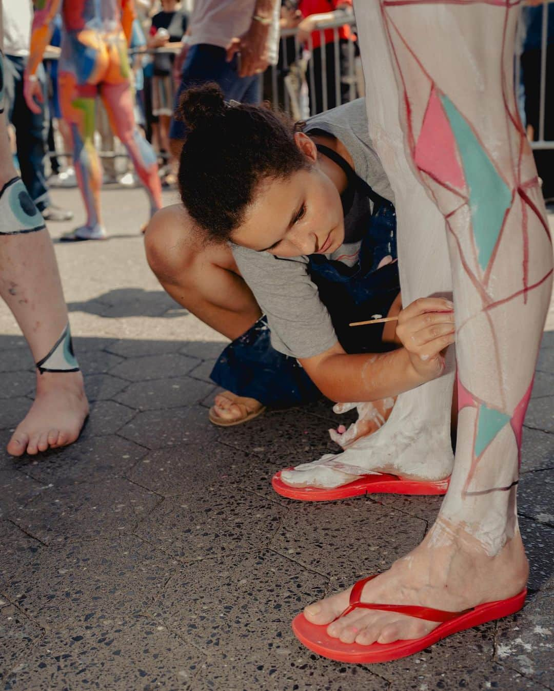 New York Times Fashionさんのインスタグラム写真 - (New York Times FashionInstagram)「Naked bodies of all shapes and sizes became artists’ canvases at a public art exhibition in New York City this week.  Gathered in Union Square, 60 people paid $100 to become mostly nude human canvases for 40 artists during NYC Bodypainting Day, a public art exhibition that has been staged annually since 2014. This year’s installment was the 10th — and the last, according to the event’s founder, Andy Golub, who is an artist. He said he was ending it to focus on other projects for his organization, Human Connection Arts.  Nije Durdeen came from Philadelphia to model after learning she might not get another chance. “You get to be nude in public and not get arrested.” Durdeen has been a body-paint model for about seven years. Though she has done some gigs at artists’ studios, she said she preferred to be painted in public so she could observe a broader spectrum of reactions. Some passers-by at Sunday’s’s Bodypainting Day blushed and sped past as artists decorated people of all shapes and sizes. Others leered or snapped photos.  Once all the models’ bodies had been painted, the colorful group walked to Washington Square Park. Tap the link in our bio to read more from @callieholtermann about the history of body painting and to see more looks from this year’s NYC Bodypainting Day. Photos by @amirbangs」7月29日 8時40分 - nytstyle