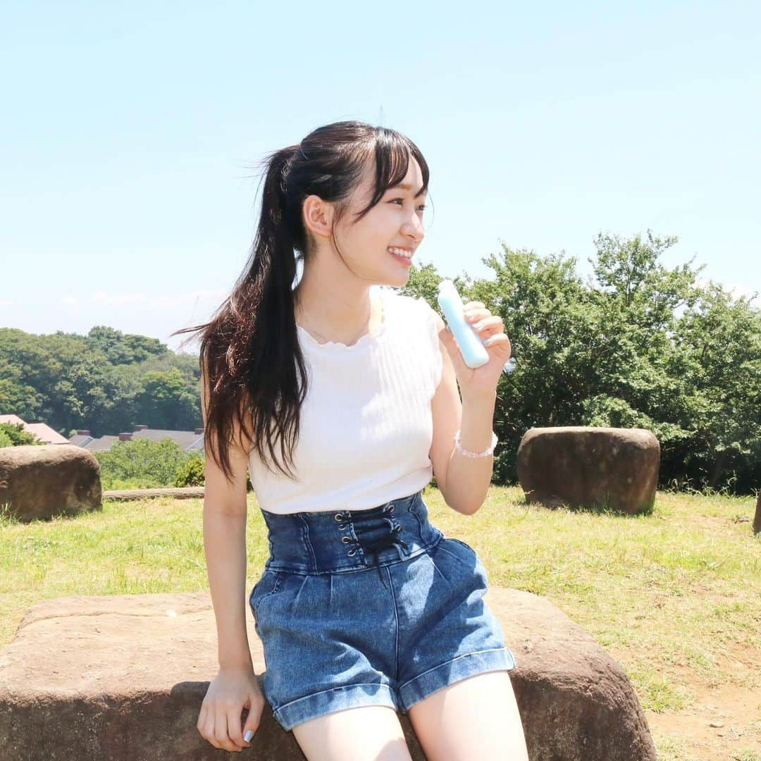 前野えまのインスタグラム：「カラダにチャージ。 ・ ・ #夏の1ページ  #夏の風景  #ソーダ味   #summer  #icecandy  #soda  #naturephotography  #girlportrait #actress #actor #girl #photography #portrait #japanesegirl #portraitphotography #daily_phot_jpn #japan_daytime_view」