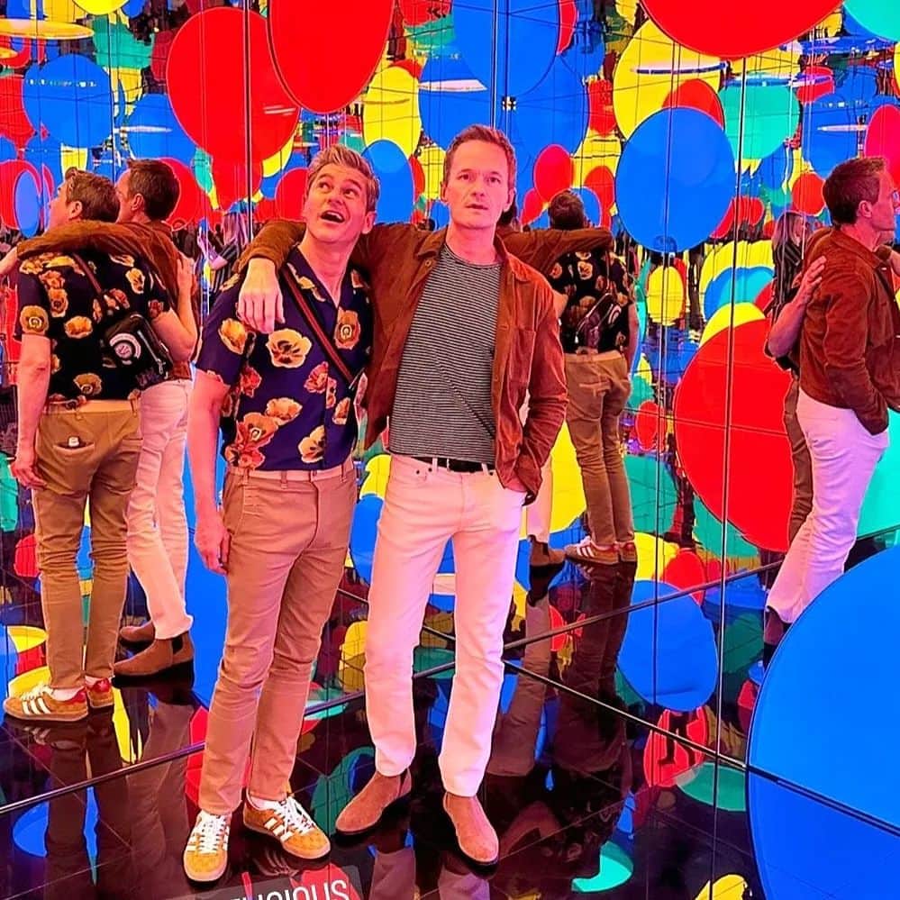 ニール・パトリック・ハリスさんのインスタグラム写真 - (ニール・パトリック・ハリスInstagram)「Have an awesome last weekend of July! 💙 #neilpatrickharris #davidburtka #nph #db #tagsforlikes #actors #lovethem #handsome #chef #myedit #couple #husbands @nph @dbelicious 💚💙💚💙」7月29日 8時49分 - instagranph