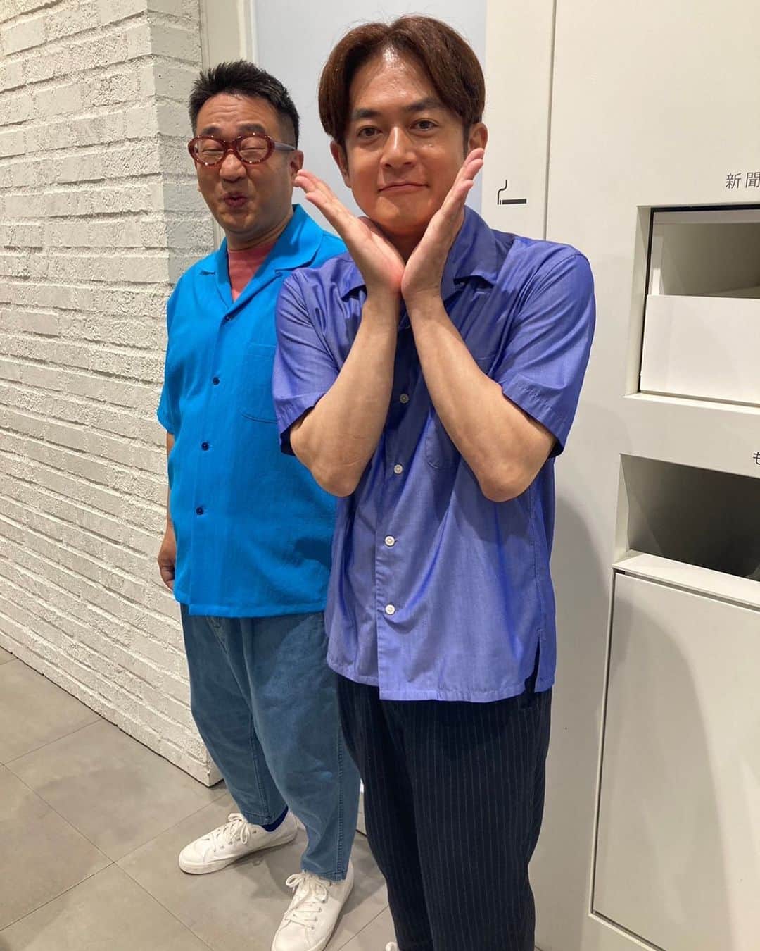 中西茂樹さんのインスタグラム写真 - (中西茂樹Instagram)「いとこよ。何ですかそのポーズは。やるなら顔を作りなさい。 #なすなかにし #従兄弟 #新しいポーズ #でももっと笑顔にせなあかん #僕が背中見せる」7月29日 9時27分 - nasunakanakanishi