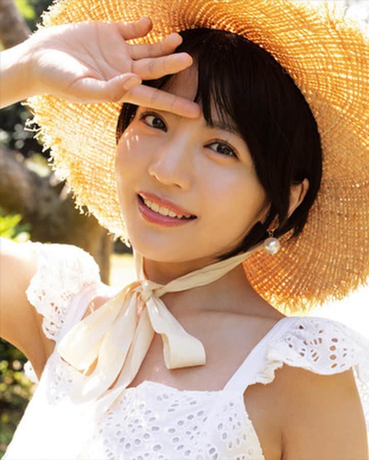 のインスタグラム：「.  7/29（土）本日より 佐々木萌香1st写真集「いちばん。」発売  私にとって"いちばん"めの写真集です。 みんなの"いちばん"になりたいな🪄︎︎◝✩  .  ⋆* 8/12(土)16:00〜書泉グランデ(秋葉原) サイン入り写真集手渡し＆握手会 https://www.shosen.co.jp/event/11490/  ⋆*8/18(金)19:00~オンライン オンラインサイン会 https://muvus.jp/muvus/cmdtyList.php?cat=Kbh7Mxi18WQE  ━━━━━━「いちばん。」  感想は #いちばん。 #萌香がいちばん。 のハッシュタグ投稿と共によろしくお願いします！  . #佐々木萌香 #写真集 #いちばん。 #萌香がいちばん。 #グラビア #グラビアアイドル」