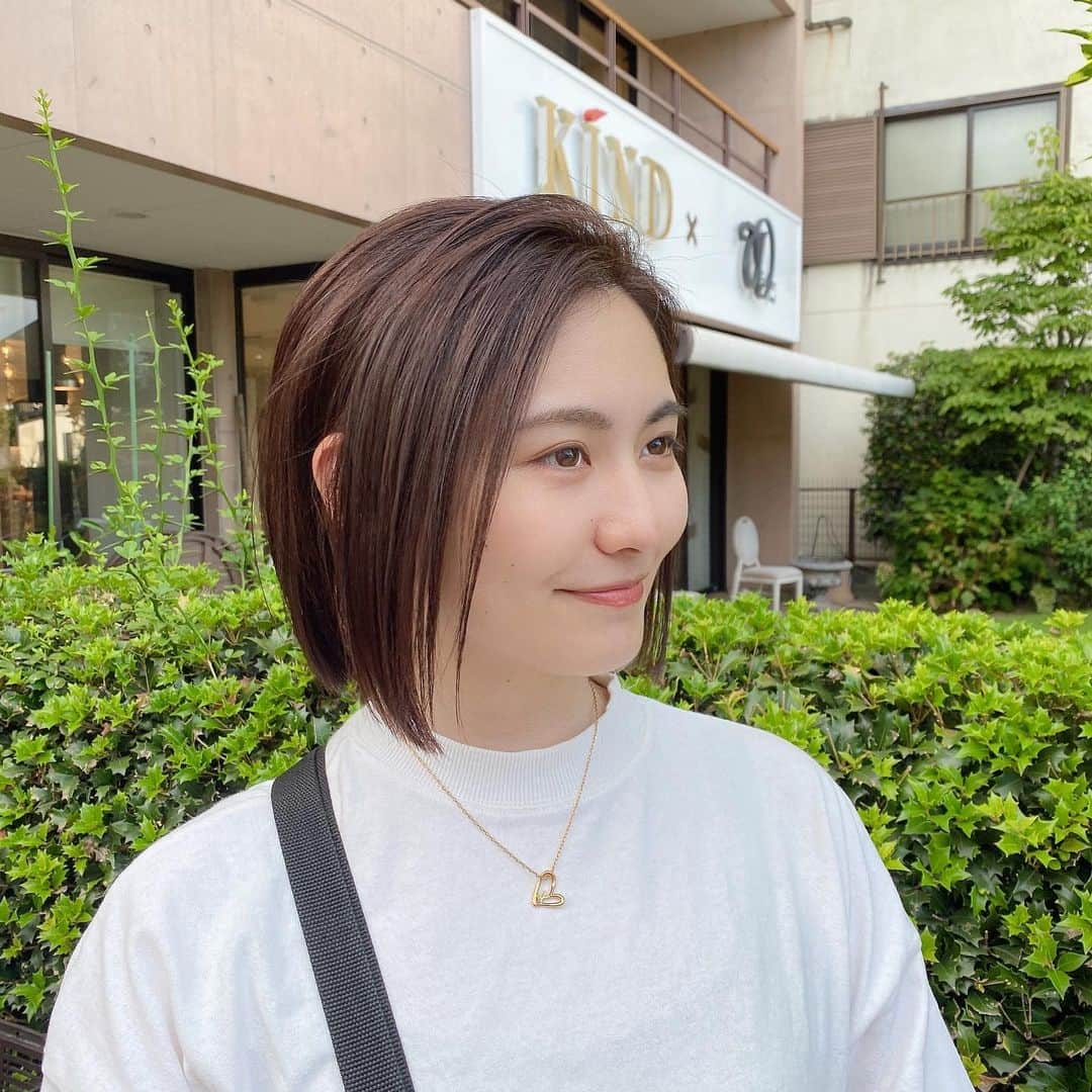 高山侑子のインスタグラム：「. またバイオレットに染めました💜 この色が結構気に入ってる☺︎︎︎︎♡  #kind #kindhairsalon #外苑前」