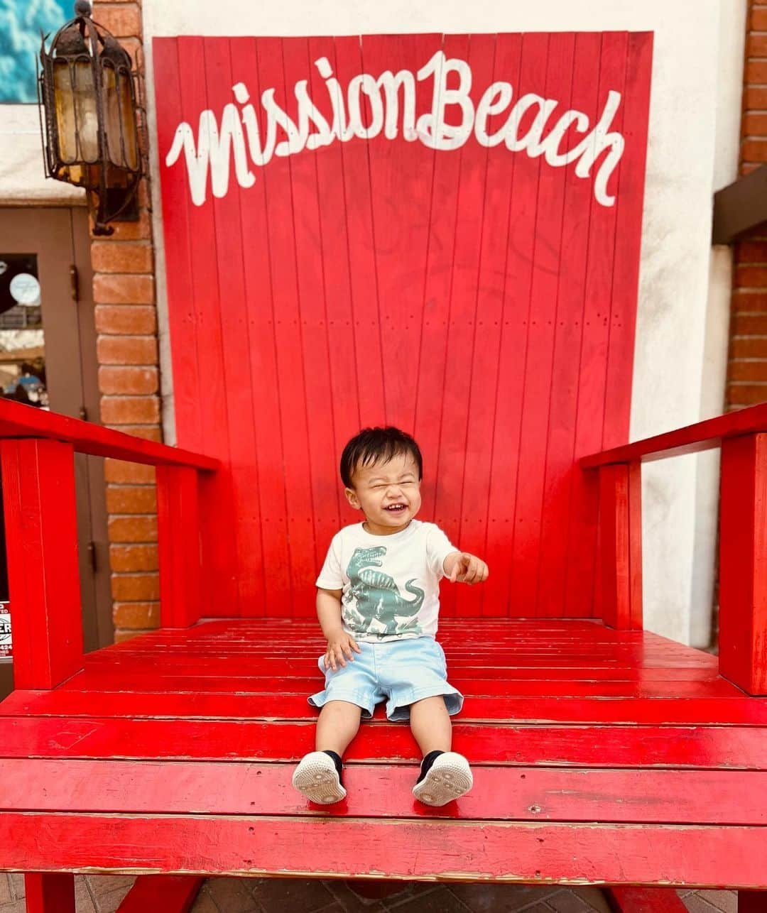 大出千尋のインスタグラム：「. Mission Beachからいざアナハイムへ 途中 @innout を初トライ🍔🤍 . . #missionbeach#SanDiego #inandoutburger #インアンドアウトバーガー  #夫と息子#1歳7ヶ月」