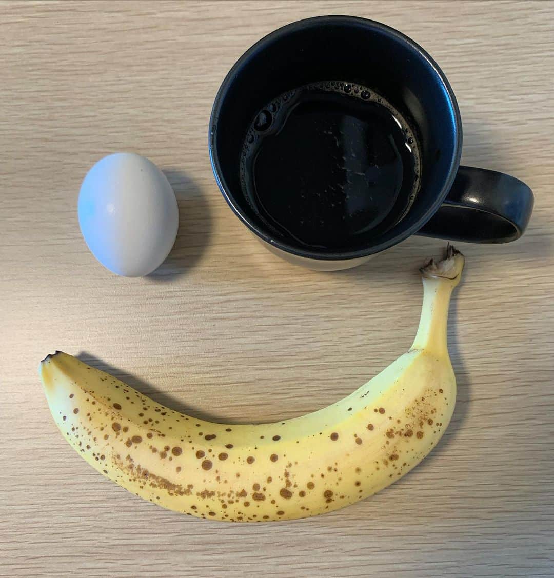 黒沢薫のインスタグラム：「おはよう阿南市💛 #morning #breakfast #banana #coffee #egg #yum #power #instafood #モーニングsmile  #ゴスペラーズ橋ツアー」
