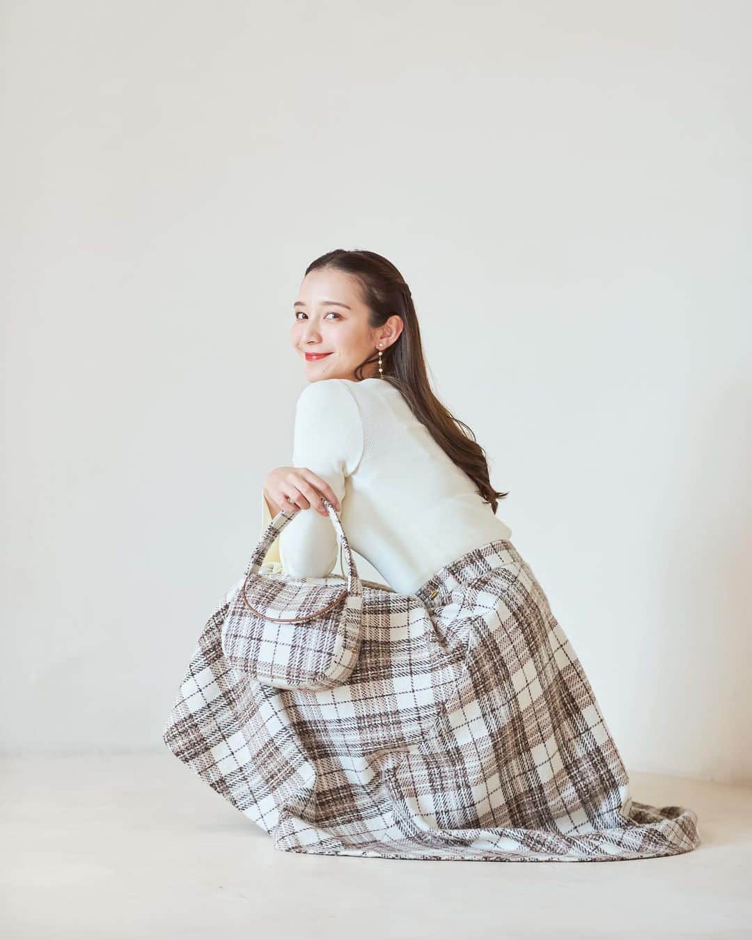 のインスタグラム：「@kitamura_newlabel @kitamura_bag  23aw表紙の１枚👶🤍  #onishiyuriko #kitamura #キタムラ」